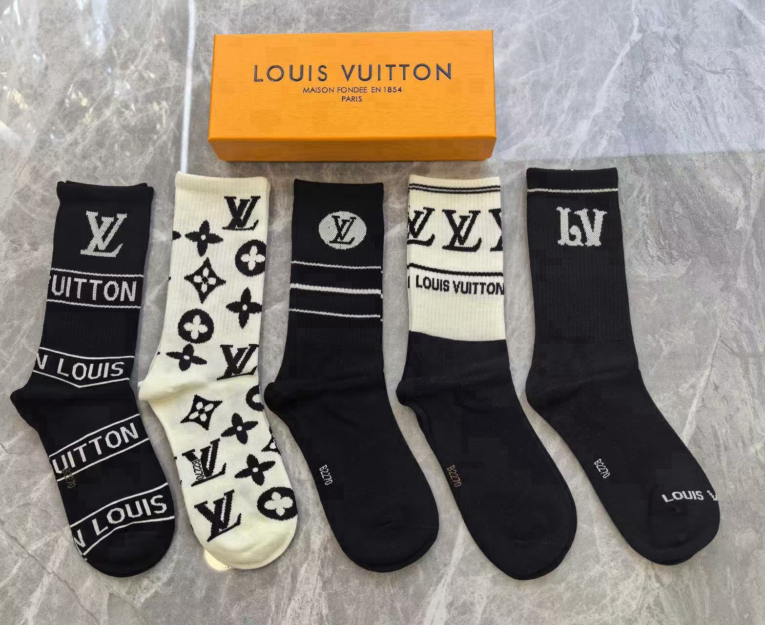 🆕Louis Vuitton · 路易威登❗️驴家新品女款高长筒袜子❗️【一盒五双】纯棉材质，提花经典标志，柔软舒适透气