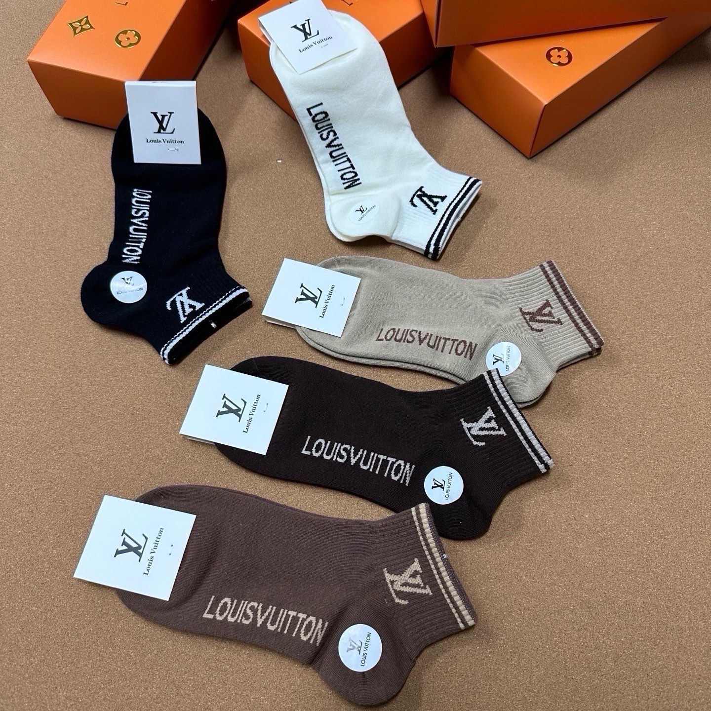 🆕Louis Vuitton · 路易威登❗️驴家新品女款袜子❗️【一盒五双】提花驴家经典logo，纯棉材质制造，透气舒