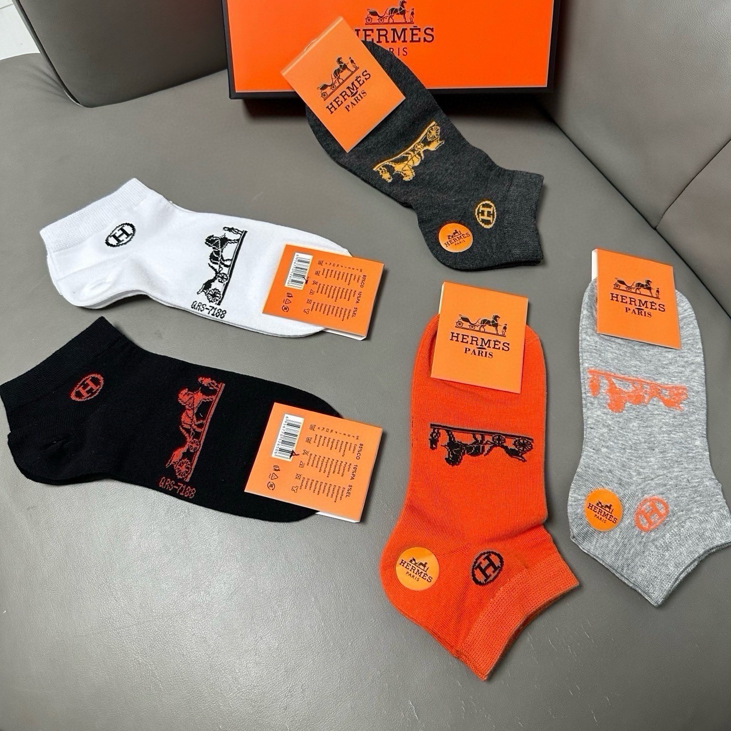 🆕Hermes · 爱马仕❗️大H新品男款春夏款袜子❗️【一盒五双】提花经典H家标志，纯棉材质制造，透气舒适，超级nic