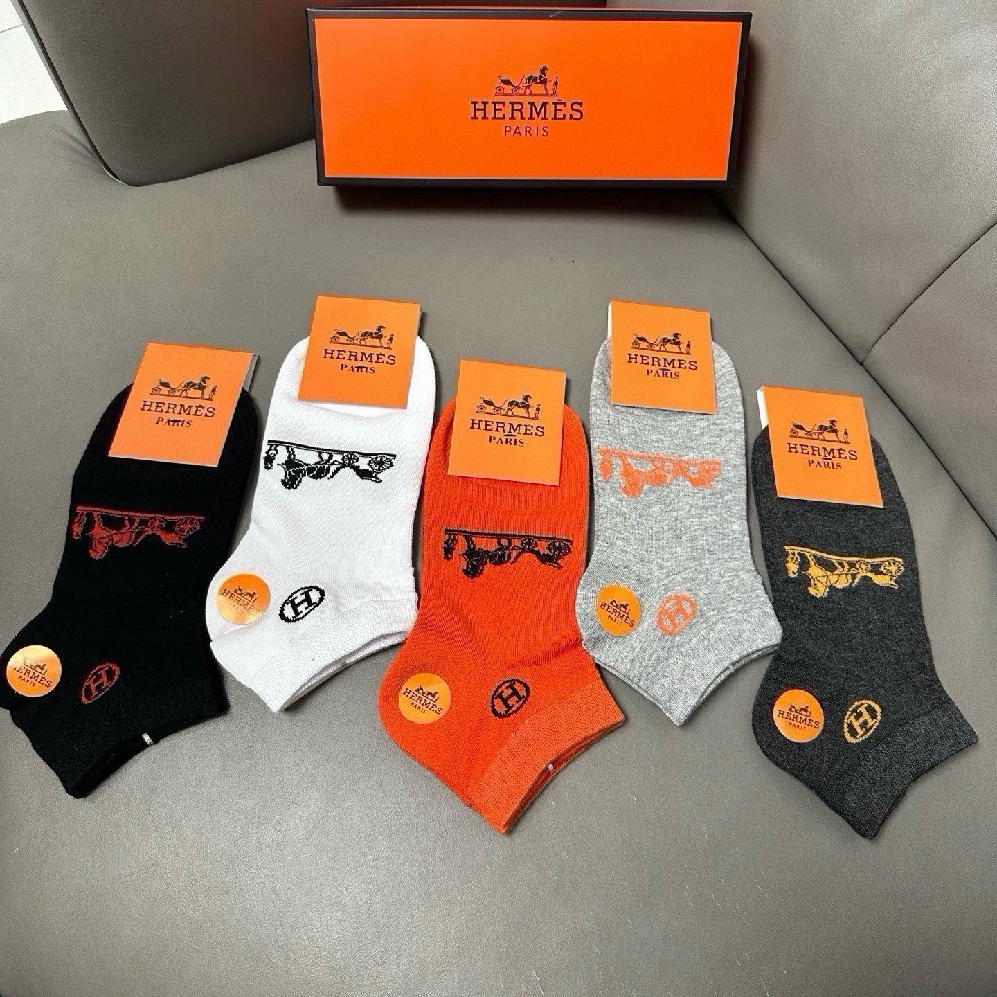 🆕Hermes · 爱马仕❗️大H新品男款春夏款袜子❗️【一盒五双】提花经典H家标志，纯棉材质制造，透气舒适，超级nic