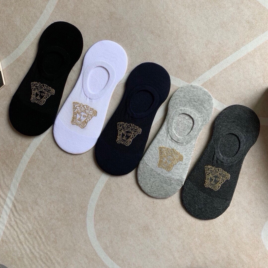 NO:941075,Versace · Versace classic men's invisible boat socks [five pairs in a box] are made of pure cotton material, super soft and comfortable, and have a jacquard classic beauty head logo, which fully demonstrates the low-key luxury style of the brand's men. The never-ending minimalist five-color black, navy blue, dark gray, light gray, and white ins are super popular small items. Big names go out, and fashionable people must have super easy-to-match socks, stockings, socks,versace,versace,socks19860909 Versace · 范思哲经典男款隐形船袜【一盒五双】纯棉材质织造,超柔软舒适,提花经典美人头标志,完全彰显该品牌男士的低调奢华风格,永不落幕的极简五色黑、藏蓝、深灰、浅灰、白ins超火爆小单品,大牌出街,潮人必备超好搭袜子,丝袜,袜子,versace,versace,socks,accessory