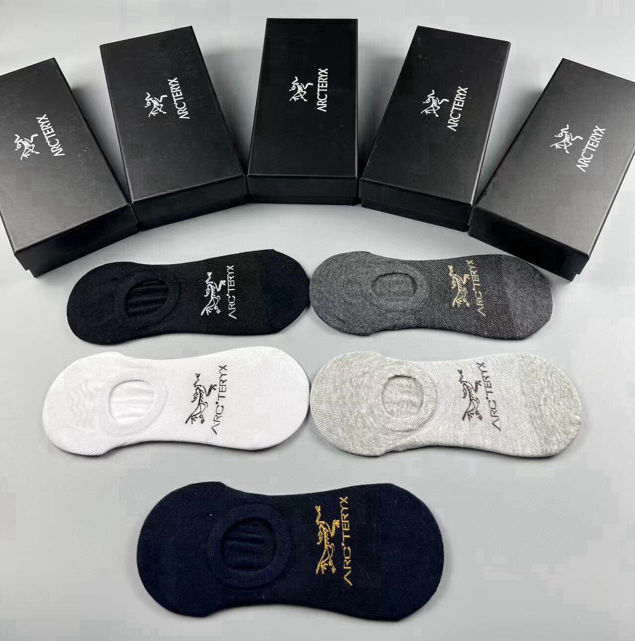 🆕Miumiu · 缪缪❗️缪缪新品女款隐形袜子❗️【一盒五双】提花经典标志，纯棉材质，超舒适超美腻❗️大牌出街，潮人必