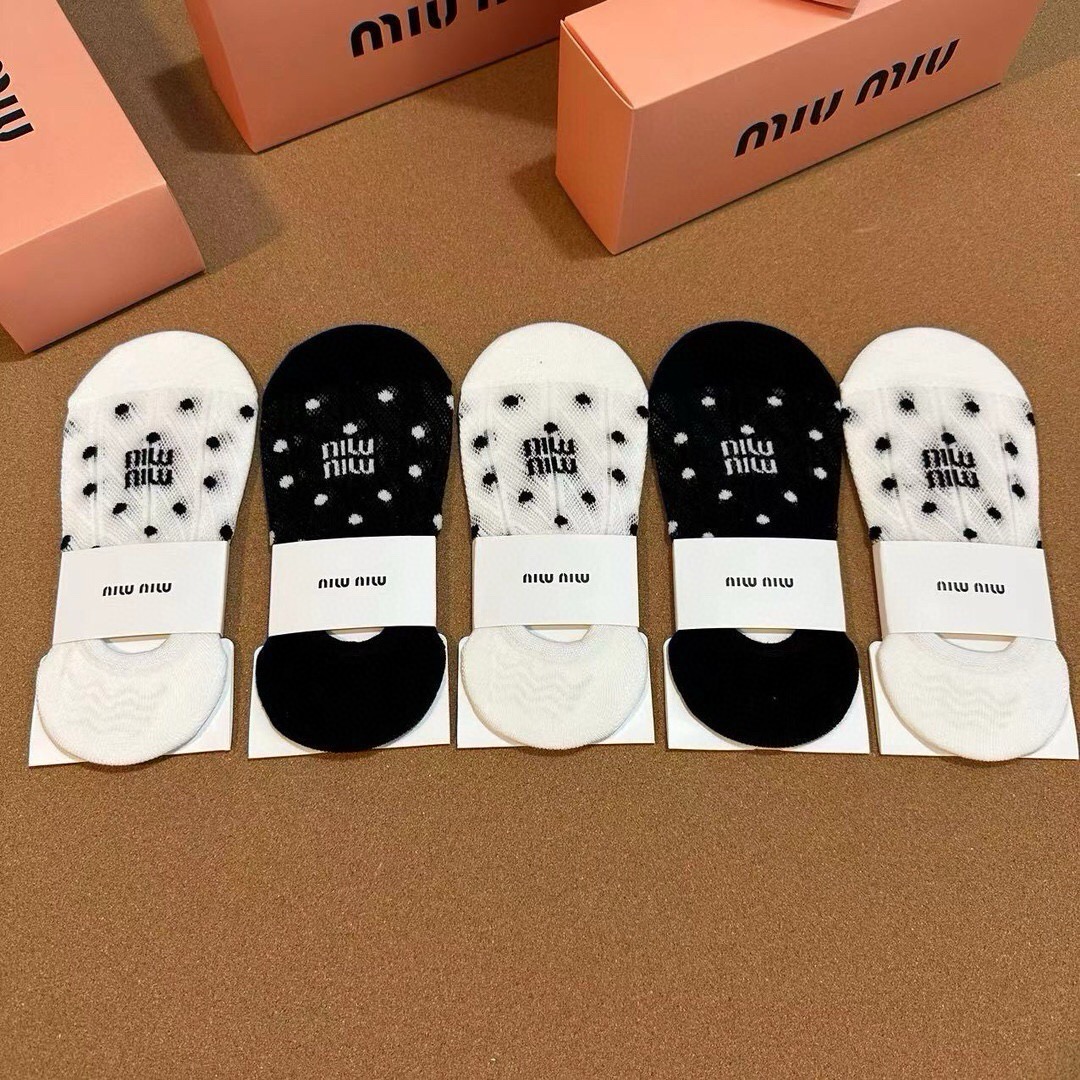 🆕Miumiu · 缪缪❗️谬家新品女款隐形袜子❗️【一盒五双】提花经典标志，纯棉材质，超舒适超美腻❗️大牌出街，潮人必
