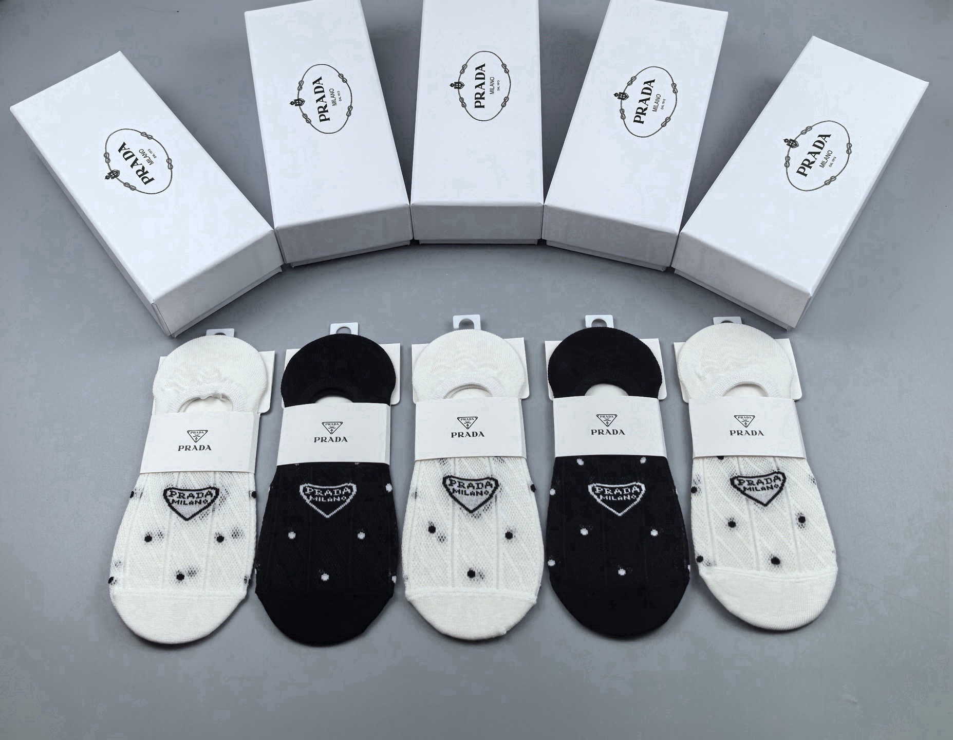 🆕Prada · 普拉达❗️新品女款隐形袜子❗️【一盒五双】提花经典标志，纯棉材质，超舒适超美腻❗️大牌出街，潮人必备🔥