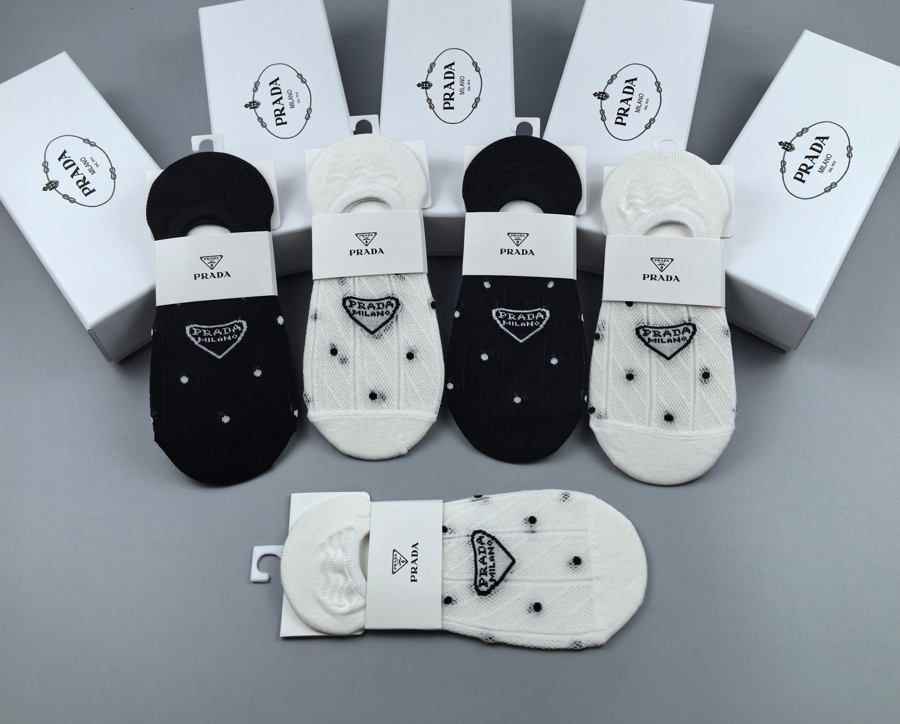 🆕Prada · 普拉达❗️新品女款隐形袜子❗️【一盒五双】提花经典标志，纯棉材质，超舒适超美腻❗️大牌出街，潮人必备🔥