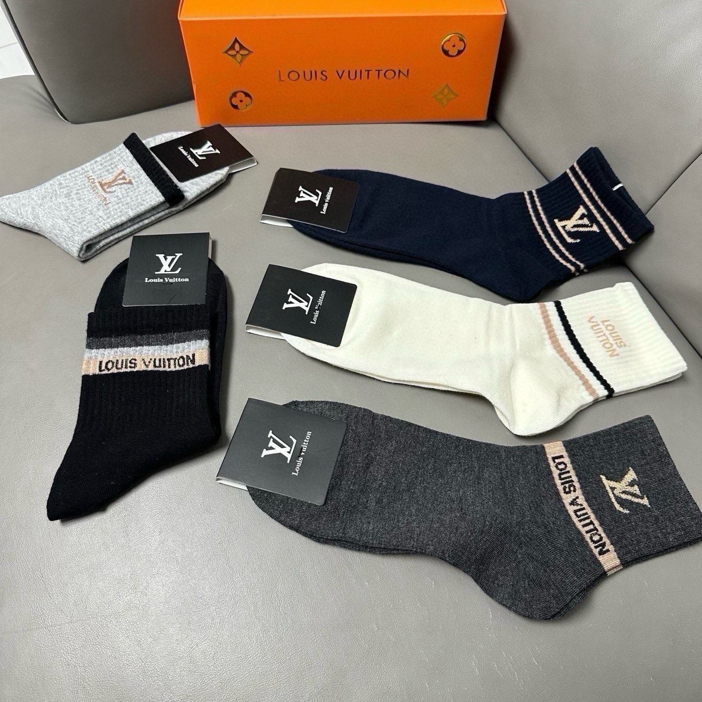 🆕Louis Vuitton · 路易威登❗️驴家新品男款袜子❗️【一盒五双】驴家经典logo，纯棉材质制造，透气舒适，