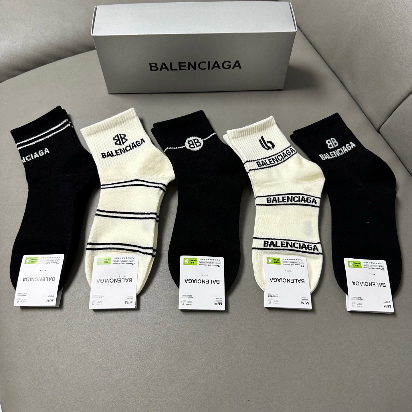 🆕BALENCIAGA · 巴黎世家❗️BL新品女款中筒袜子❗️【一盒五双】纯棉材质织造，上脚柔软舒适，大牌出街，潮人必