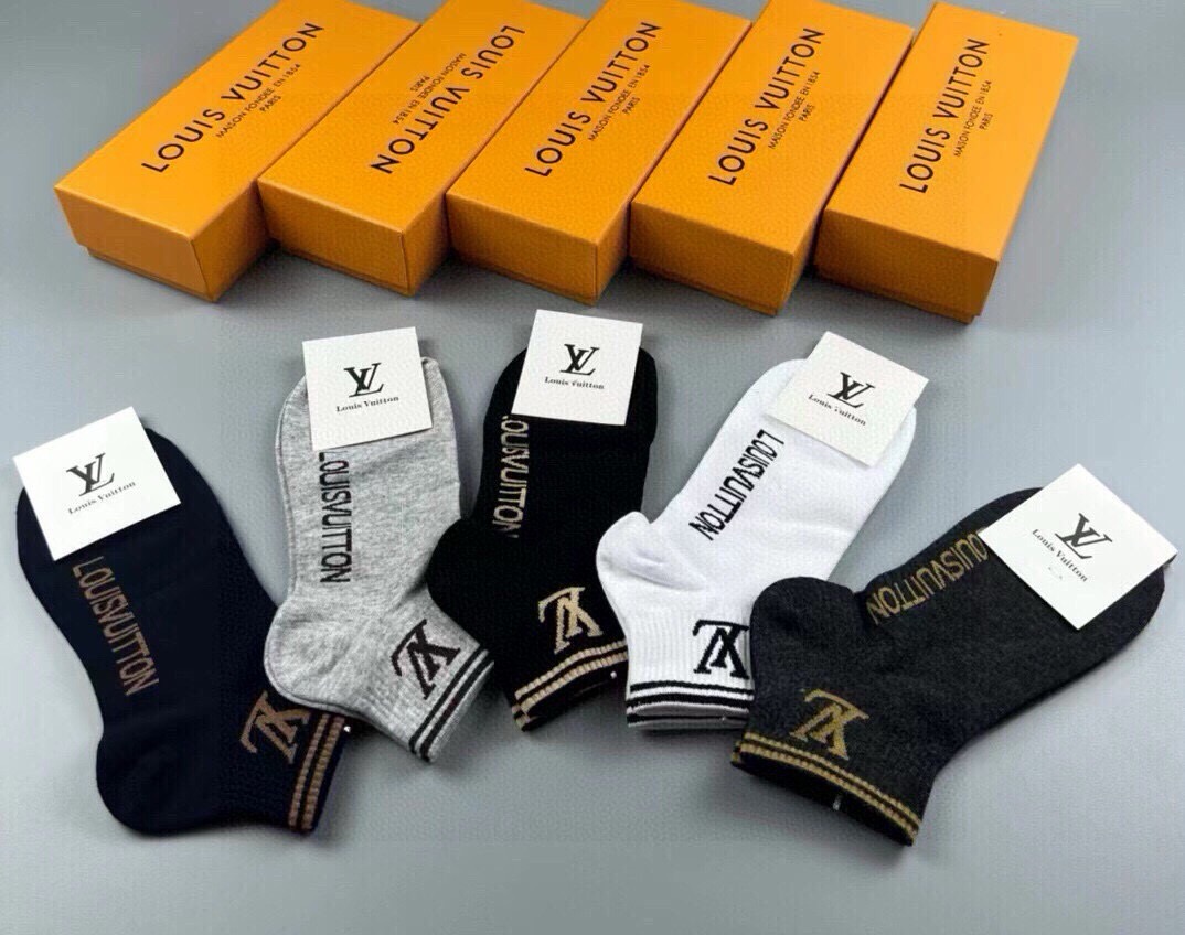 🆕LOUIS VUITTON · 路易威登❗️大驴家新品女款男款袜子❗️【一盒五双】纯棉材质，柔软舒适，提花经典图案标志