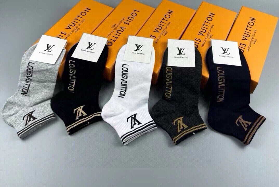 🆕LOUIS VUITTON · 路易威登❗️大驴家新品女款男款袜子❗️【一盒五双】纯棉材质，柔软舒适，提花经典图案标志