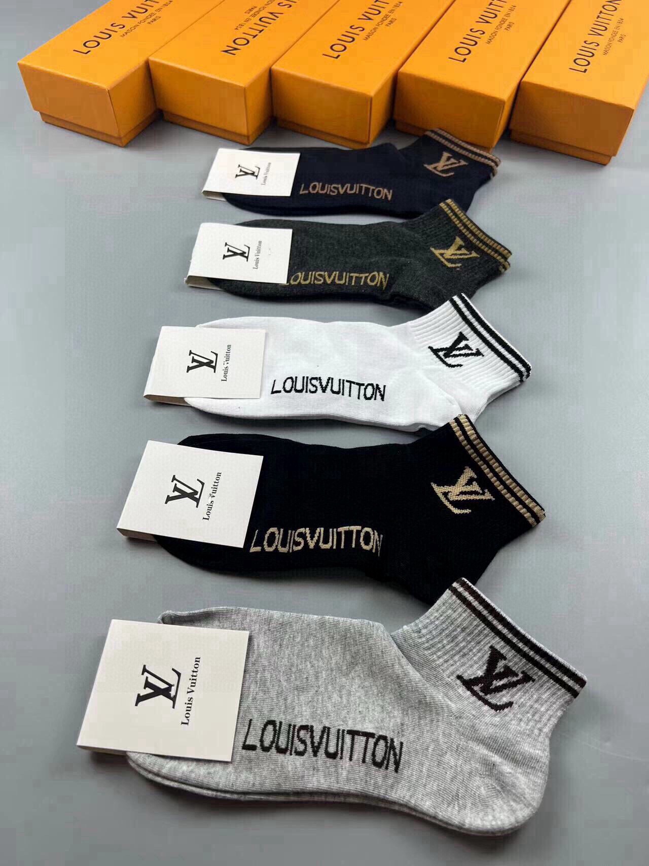 🆕LOUIS VUITTON · 路易威登❗️大驴家新品女款男款袜子❗️【一盒五双】纯棉材质，柔软舒适，提花经典图案标志