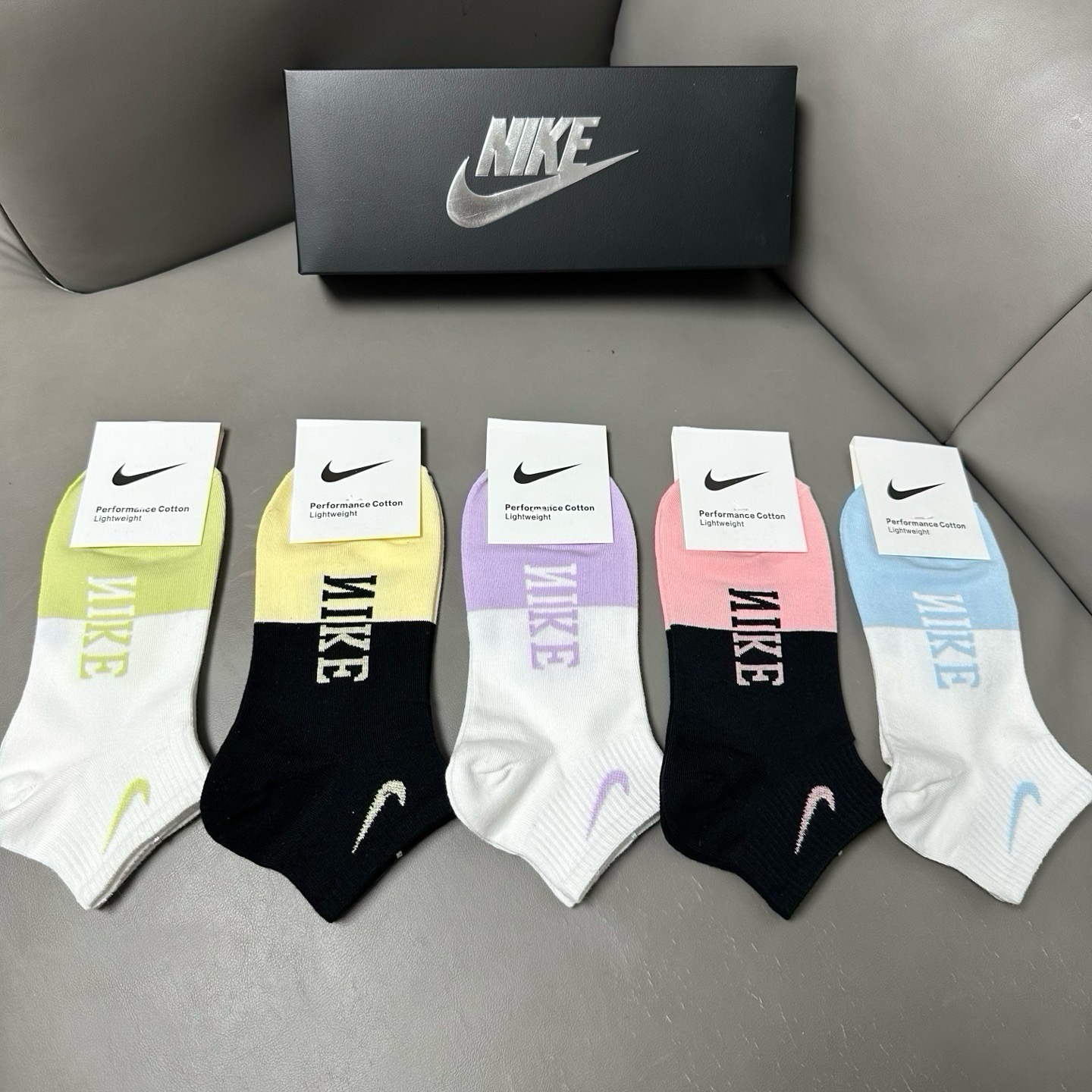 NO:941103,Nike · Nike Nike's new women's boat socks, forever classic and forever made of combed cotton material, breathable, sweat-absorbent, soft and comfortable, very nice on the feet [five pairs in a box] socks, stockings, socks, socks19860909 Nike · 耐克耐克新品女款船袜,永远的经典永远的精梳棉材质,透气吸汗柔软舒适,上脚非常nice【一盒五双】袜子,丝袜,袜子,socks,accessory