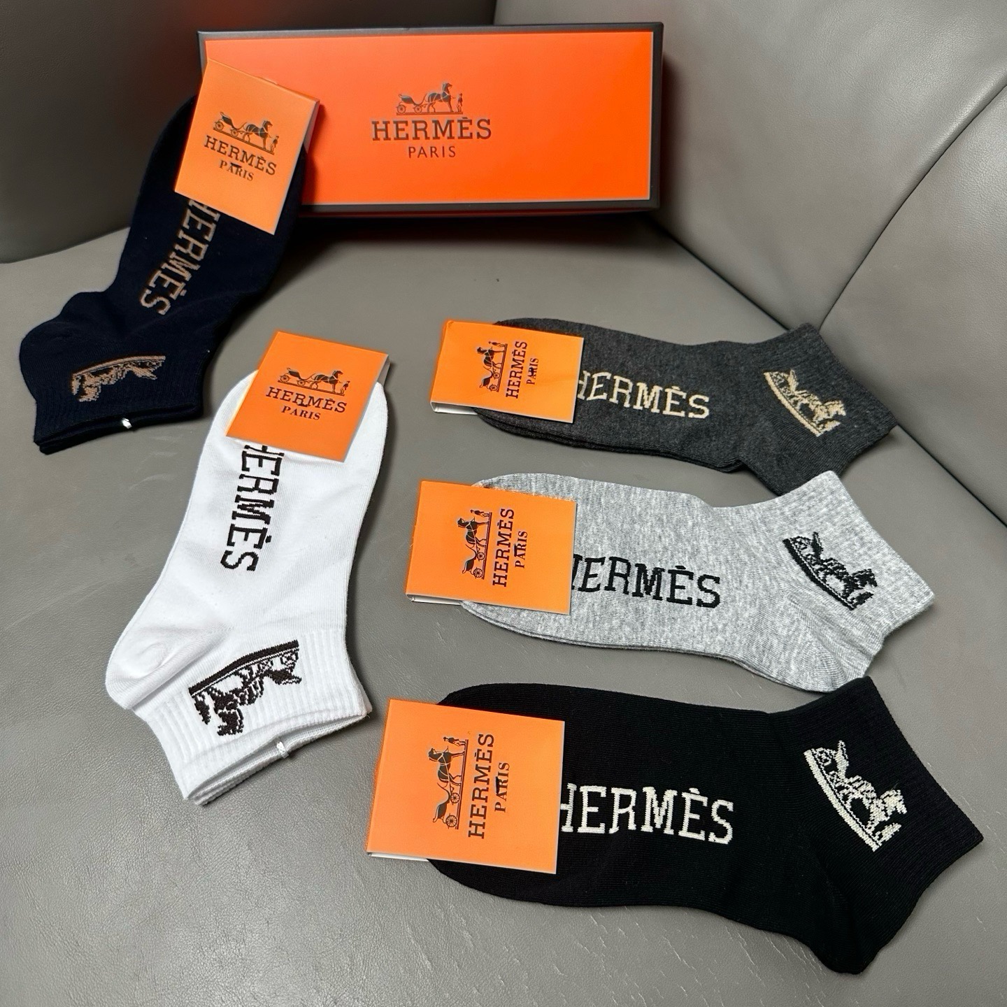 🆕Hermes · 爱马仕❗️大H新品男款春夏款袜子❗️【一盒五双】提花经典标志，纯棉材质制造，透气舒适，超级nice❗