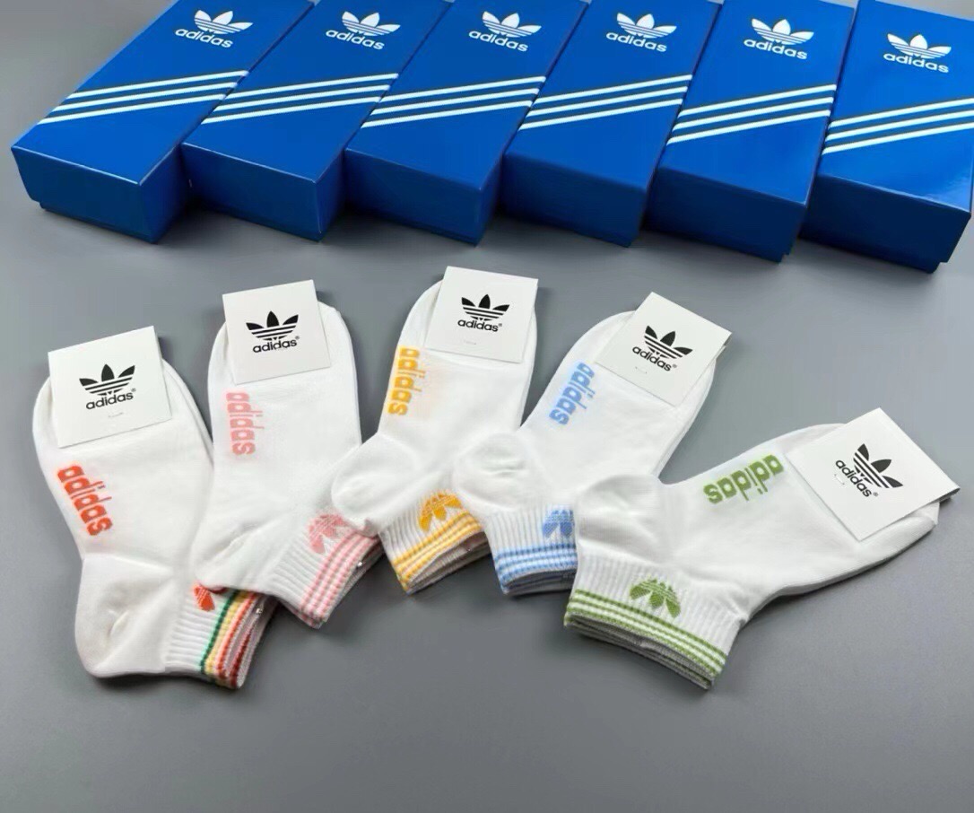 🆕Adidas · 阿迪达斯❗️新品女款小白袜，火爆全网的三叶草❗️☘️logo超级nice❗️❗️设计惊艳绝伦超级好看