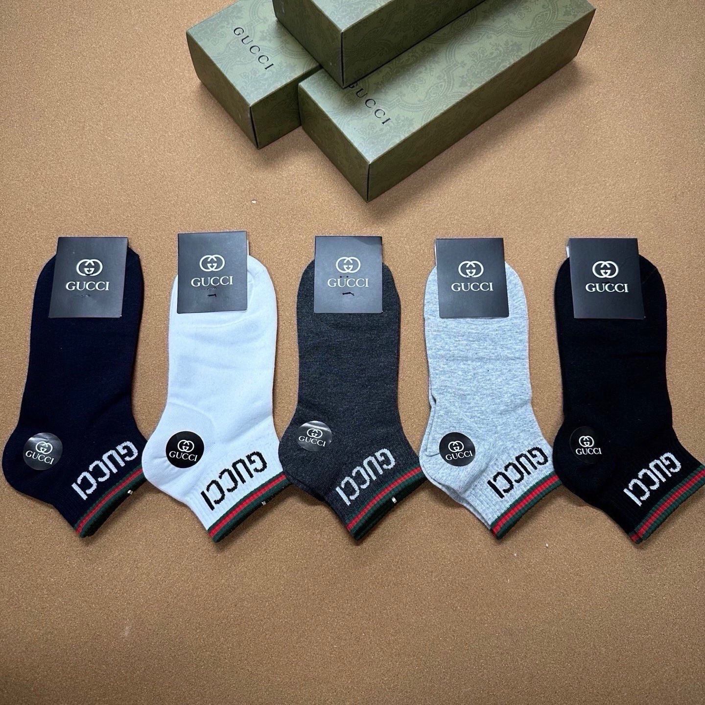 NO:941126,Gucci · Gucci G's new men's socks [five pairs in a box] G's counter synchronous socks, jacquard classic logo, super nice, super beautiful in kind, super popular small items, big names on the street, fashionable people must-have super easy-to-match socks, stockings, socks, gucci, gucci, socks19860909 Gucci · 古奇G家新品男款短袜【一盒五双】G家专柜同步短袜,提花经典标志,超级nice,实物超漂亮,超火爆小单品,大牌出街,潮人必备超好搭袜子,丝袜,袜子,gucci,gucci,socks,accessory