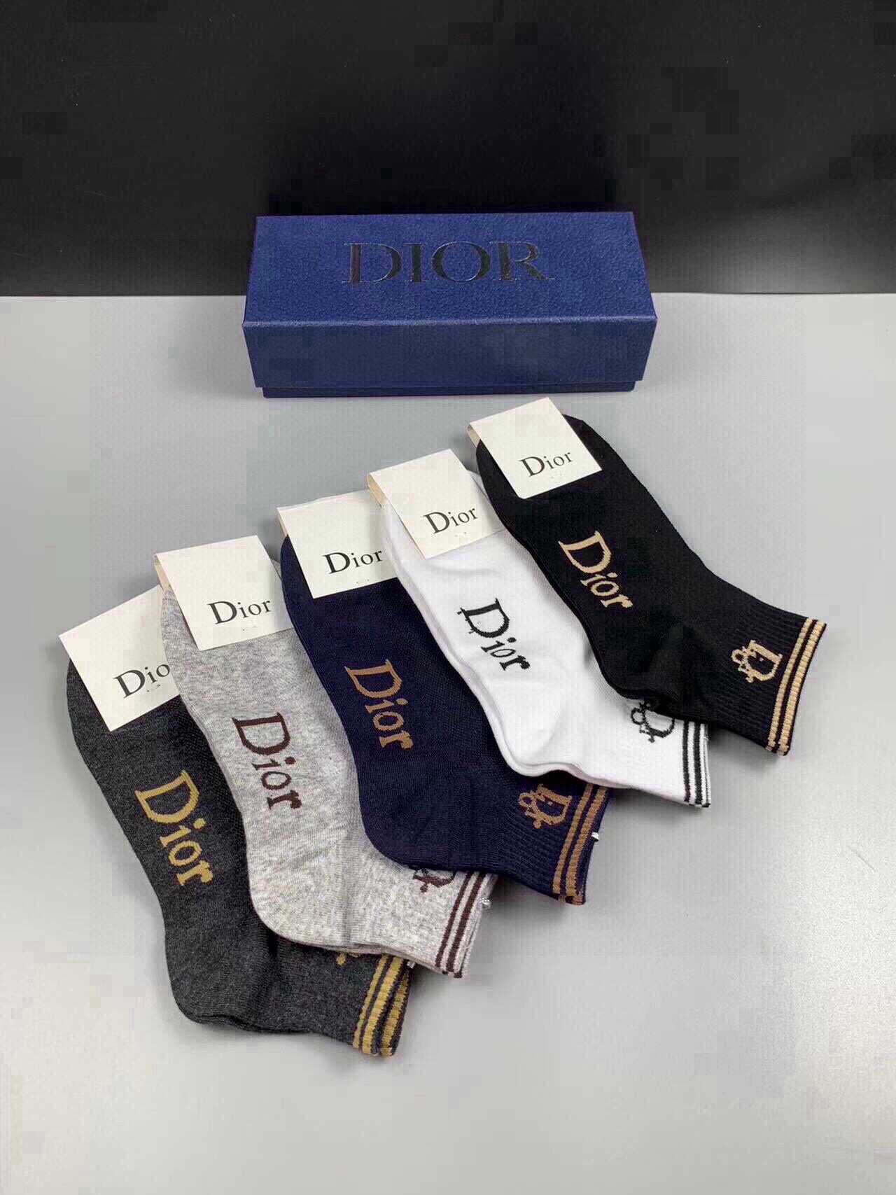 🆕Dior · 迪奥❗️D家新品短款袜子❗️【一盒五双】纯棉材质，上脚柔软舒适，经典的D家字母logo，炒鸡nice❗️