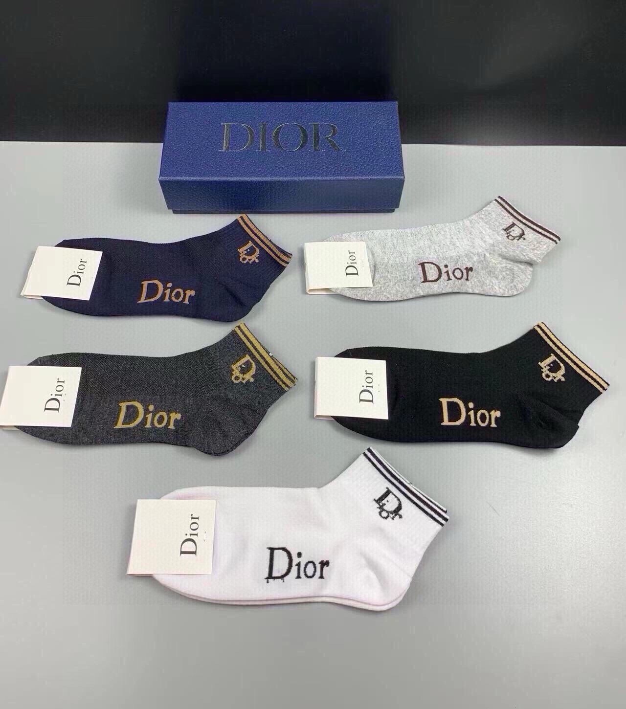 🆕Dior · 迪奥❗️D家新品短款袜子❗️【一盒五双】纯棉材质，上脚柔软舒适，经典的D家字母logo，炒鸡nice❗️