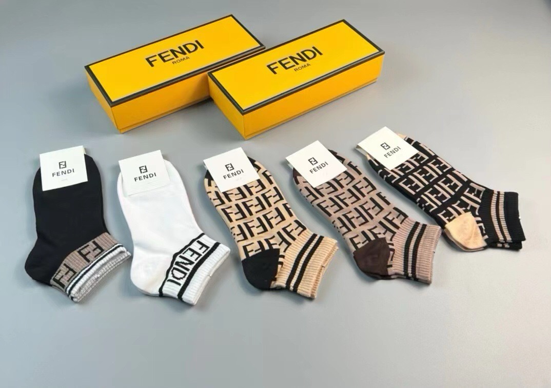 🆕FENDI · 芬迪❗️大F新品袜子❗️【一盒五双】提花经典的双F标志，纯棉材质制造，透气舒适，超级nice❗️超火爆