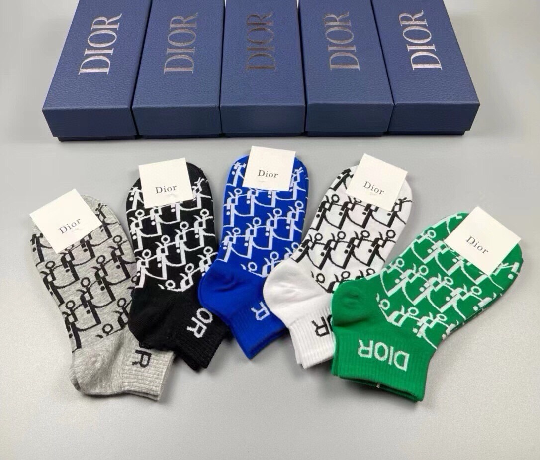 🆕Dior · 迪奥❗️D家新品短款袜子❗️【一盒五双】纯棉材质，上脚柔软舒适，经典的D家字母logo，炒鸡nice❗️