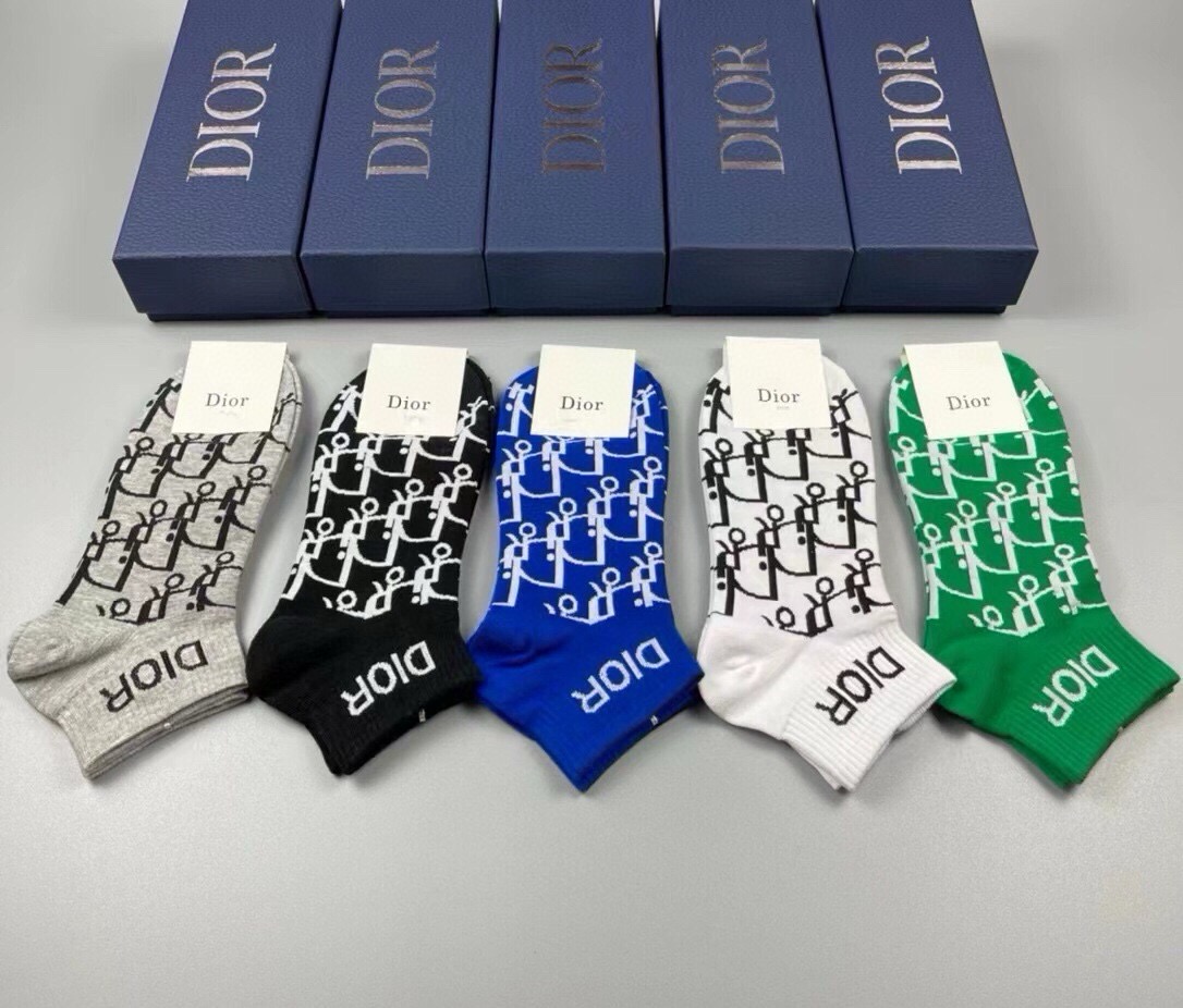 NO:941105,Dior · Dior D's new short socks [five pairs in a box] are made of pure cotton, soft and comfortable on the feet, classic D's letter logo, fried chicken and nice big brands are out on the street, fashionable people must have super easy-to-match socks, stockings, socks, dior, dior, dior, socks19860909 Dior · 迪奥D家新品短款袜子【一盒五双】纯棉材质,上脚柔软舒适,经典的D家字母logo,炒鸡nice大牌出街,潮人必备超好搭袜子,丝袜,袜子,dior,dior,dior,socks,accessory