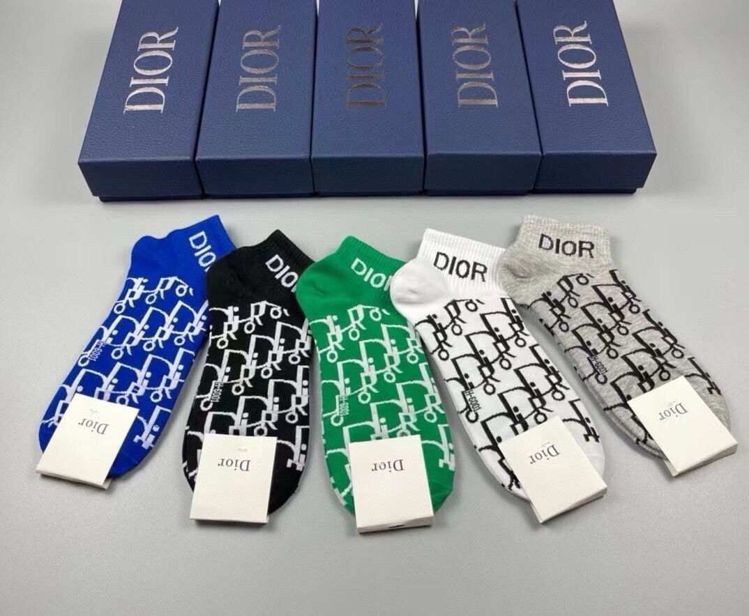 🆕Dior · 迪奥❗️D家新品短款袜子❗️【一盒五双】纯棉材质，上脚柔软舒适，经典的D家字母logo，炒鸡nice❗️