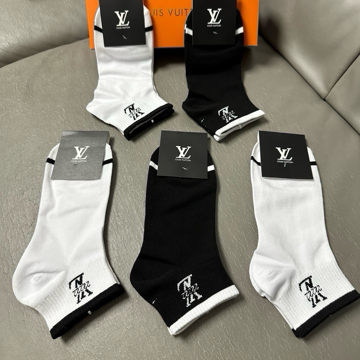 🆕Louis Vuitton · 路易威登❗️驴家新品男款袜子❗️【一盒五双】提花驴家经典logo，纯棉材质制造，透气舒