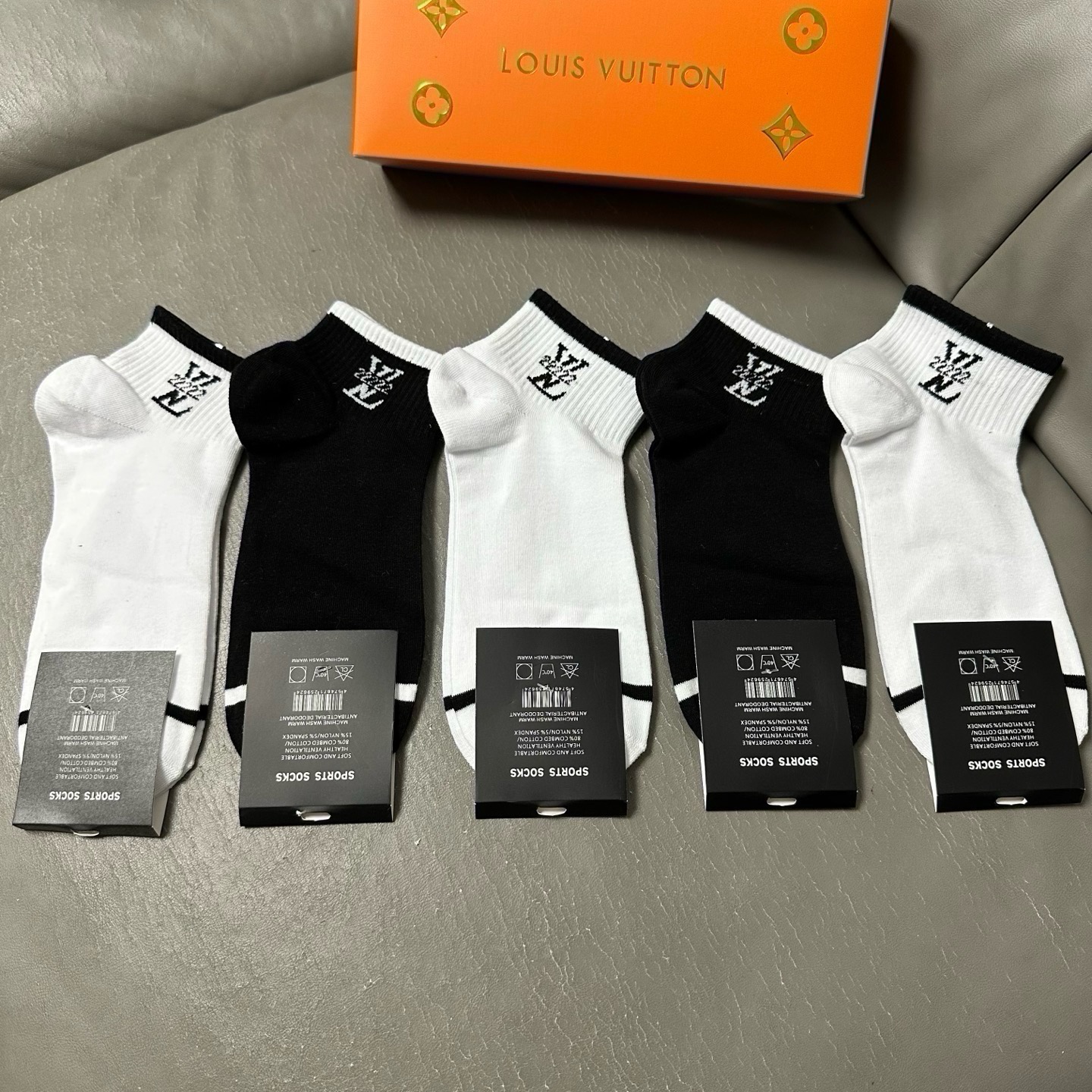🆕Louis Vuitton · 路易威登❗️驴家新品男款袜子❗️【一盒五双】提花驴家经典logo，纯棉材质制造，透气舒
