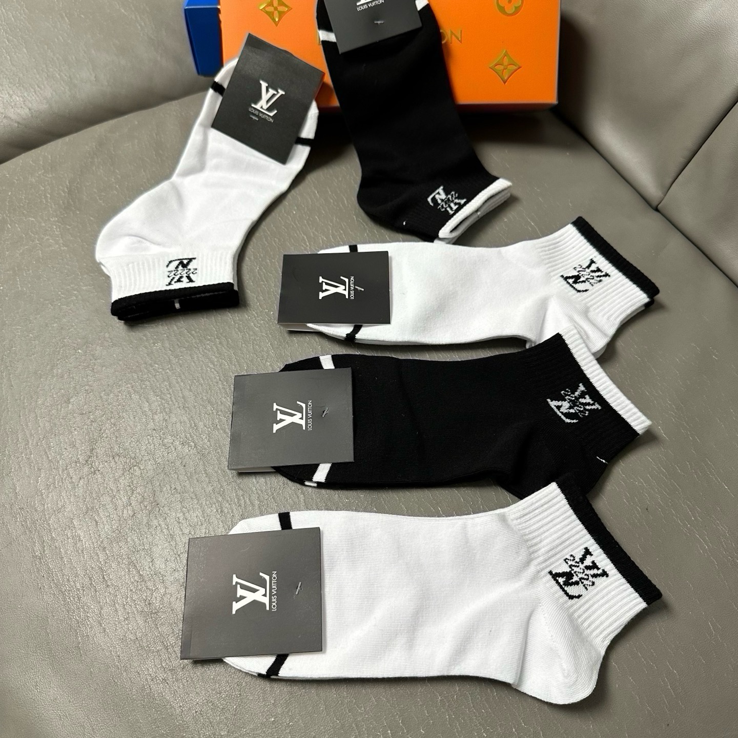 🆕Louis Vuitton · 路易威登❗️驴家新品男款袜子❗️【一盒五双】提花驴家经典logo，纯棉材质制造，透气舒
