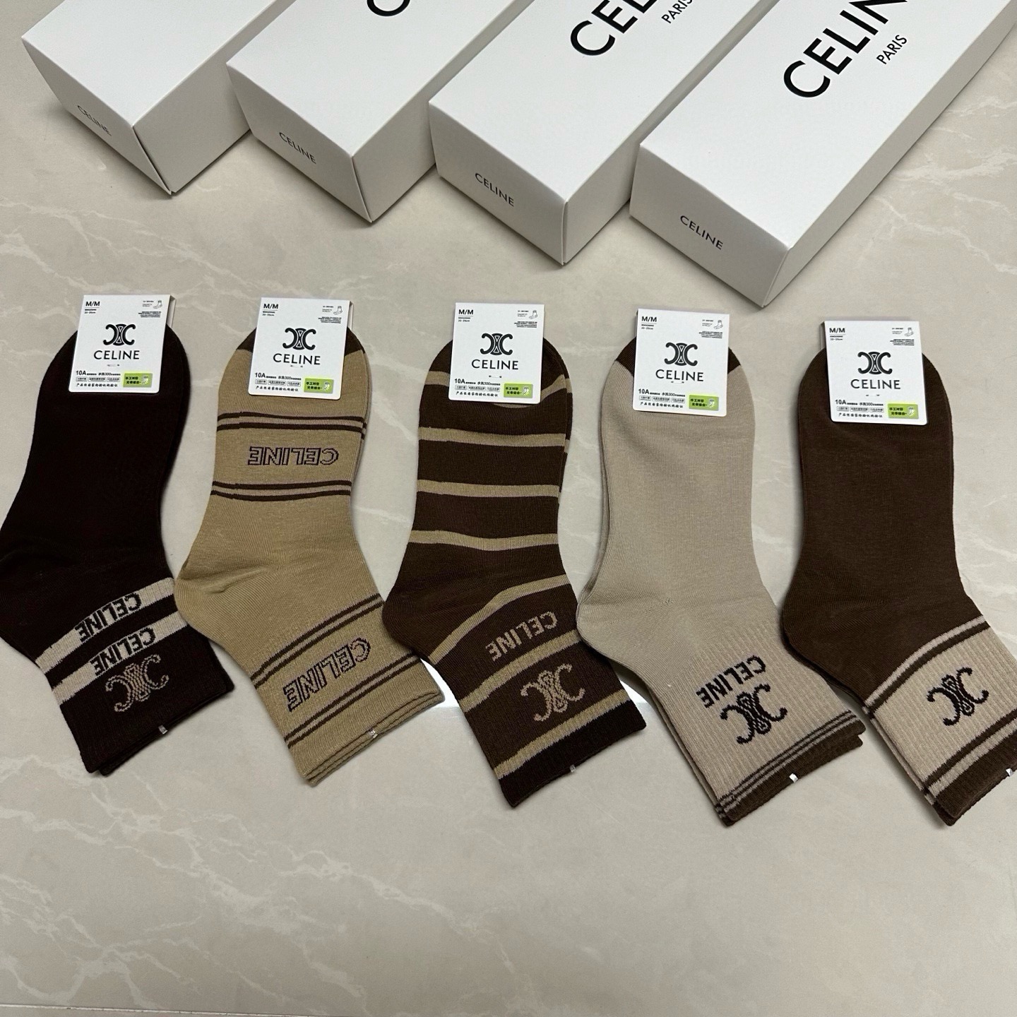 NO:941082,CELINE · Celine's new women's mid-calf socks, [five pairs in a box] jacquard classic logo, made of pure cotton material, breathable and comfortable, super nice and popular small items, big names on the street, fashionable people must-have super matching socks, stockings, socks, celine, celine, socks19860909 CELINE · 赛琳新品女款中筒袜,【一盒五双】提花经典标志,纯棉材质制造,透气舒适,超级nice超火爆小单品,大牌出街,潮人必备超好搭袜子,丝袜,袜子,celine,celine,socks,accessory