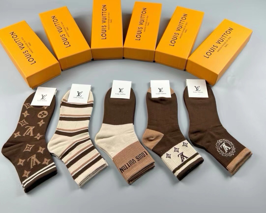 NO:941091,Louis Vuitton · Louis Vuitton new women's mid-calf socks [five pairs in a box] pure cotton material, soft, comfortable and breathable, jacquard classic logo, fried chicken and nice style, big-name streetwear, fashionable people must-have super matching socks, stockings, socks, louis vuitton, louis vuitton, louis vuitton, louis vuitton, socks19860909 Louis Vuitton · 路易威登驴家新品女款中筒袜子【一盒五双】纯棉材质,柔软舒适透气,提花经典标志,炒鸡nice的款式,大牌出街,潮人必备超好搭袜子,丝袜,袜子,louis vuitton,louis vuitton,louis vuitton,louis vuitton,socks,accessory