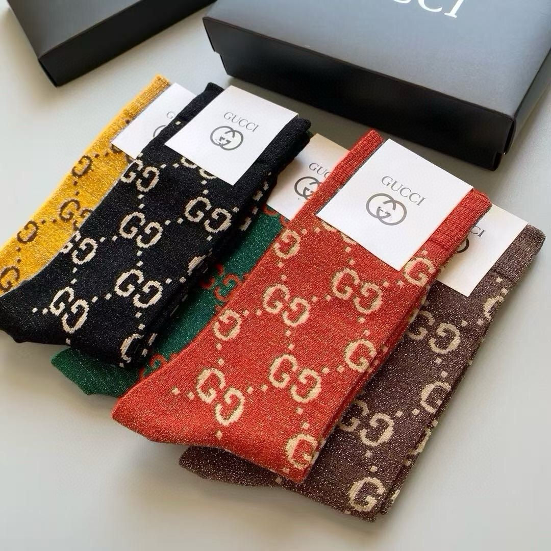🆕Gucci · 古奇❗️炒鸡火爆的款式❗️【一盒五双】G家专柜一直在售的经典款，纯棉织造，加上闪闪金丝线，实物超漂亮，