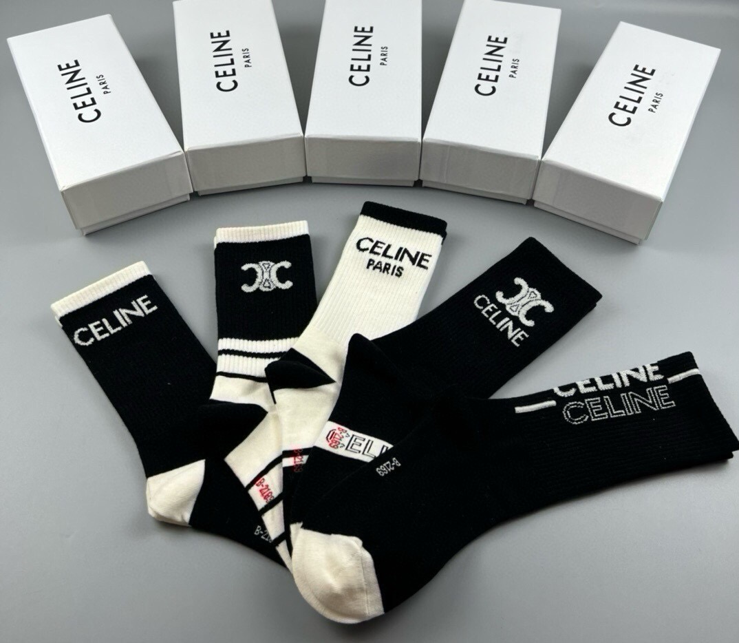 🆕Celine · 赛琳❗️CE家新品女款中筒袜子❗️【一盒五双】纯棉材质，柔软舒适透气，提花经典CE标志，大牌出街，潮