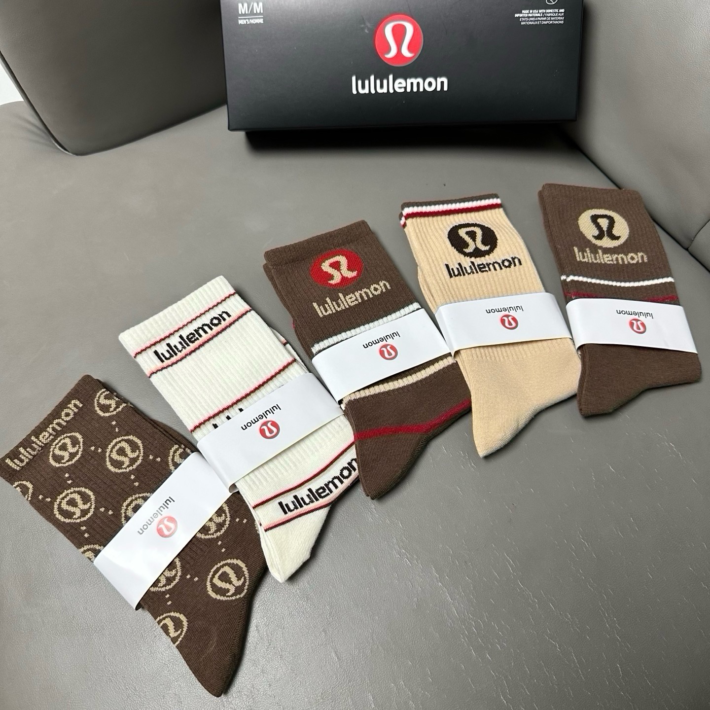 🆕Lululemon · 露露❗️露露新品女款袜子❗️【一盒五双】提花经典标志，纯棉材质制造，透气舒适，超级nice❗️