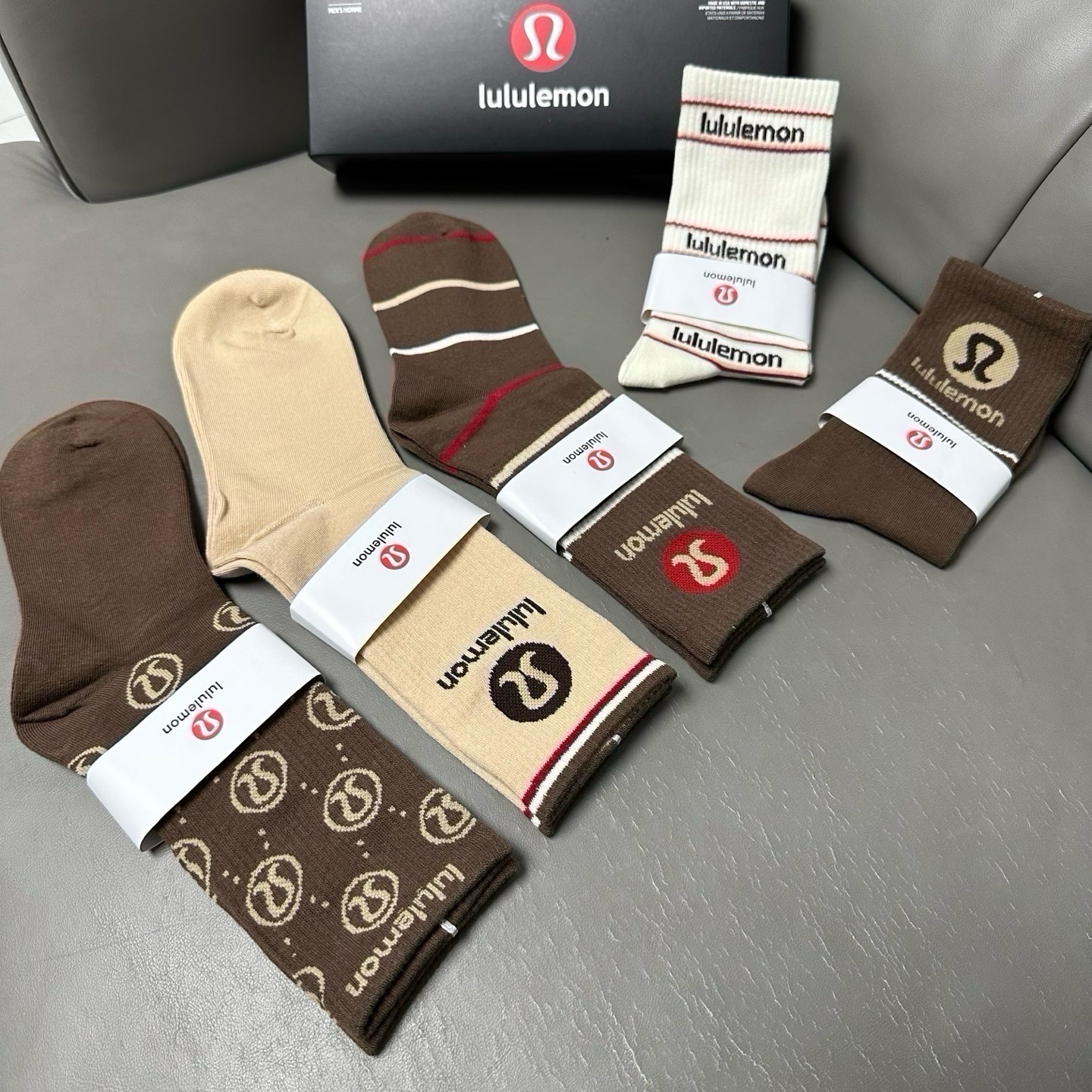 🆕Lululemon · 露露❗️露露新品女款袜子❗️【一盒五双】提花经典标志，纯棉材质制造，透气舒适，超级nice❗️