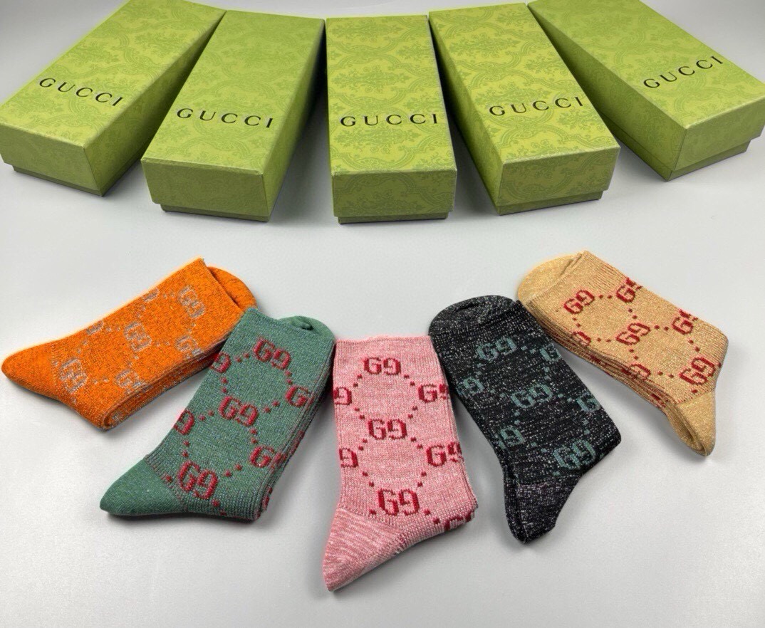 🆕Gucci · 古奇❗️超级经典中筒袜子❗️【一盒五双】G家专柜一直在售的经典款，双针双路纯棉织造，加上闪闪金丝线，实