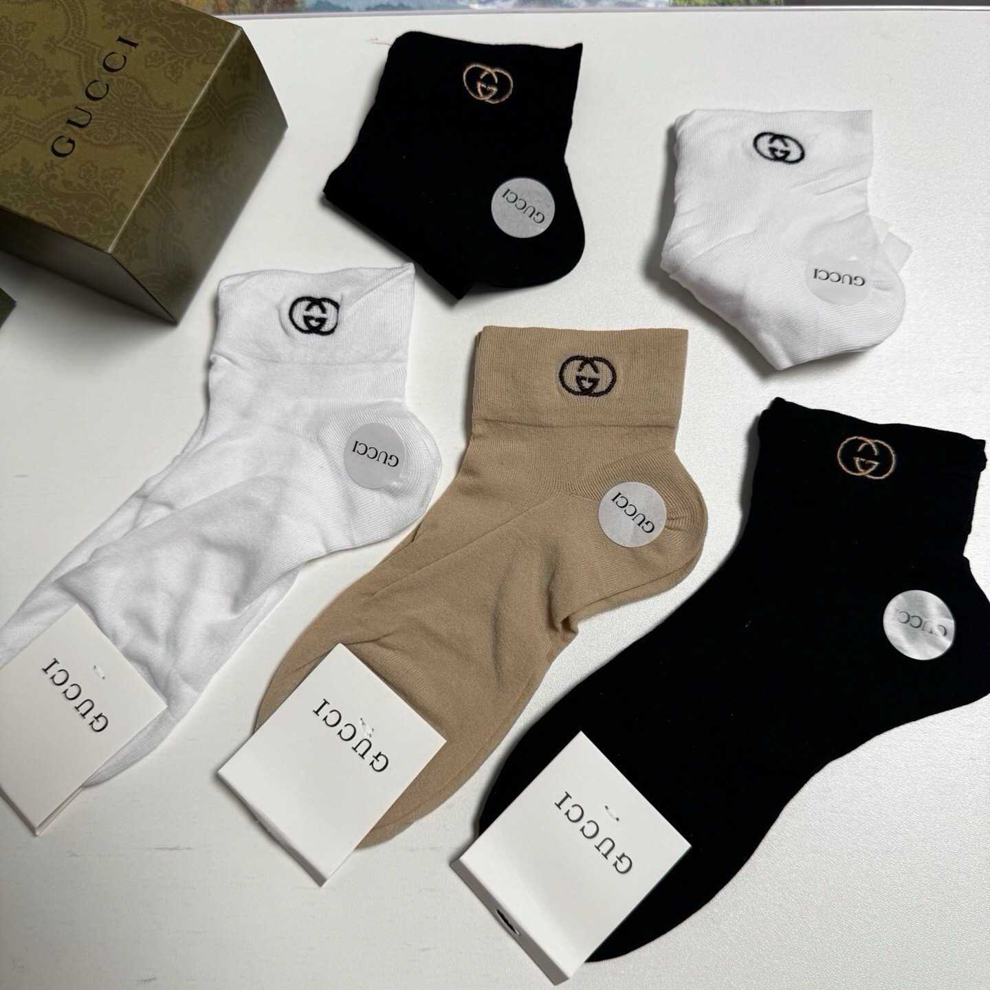 🆕Gucci · 古奇❗️G家新品女款袜子❗️【一盒五双】轻薄款，经典双G字母刺绣，透气柔软舒适，超火爆小单品，大牌出街