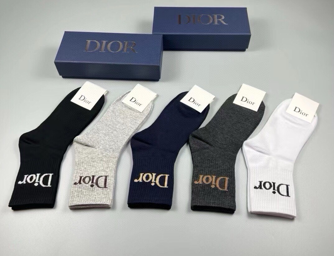 🆕Dior · 迪奥❗️D家新品短款袜子❗️【一盒五双】纯棉材质，上脚柔软舒适，经典的D家字母logo，炒鸡nice❗️