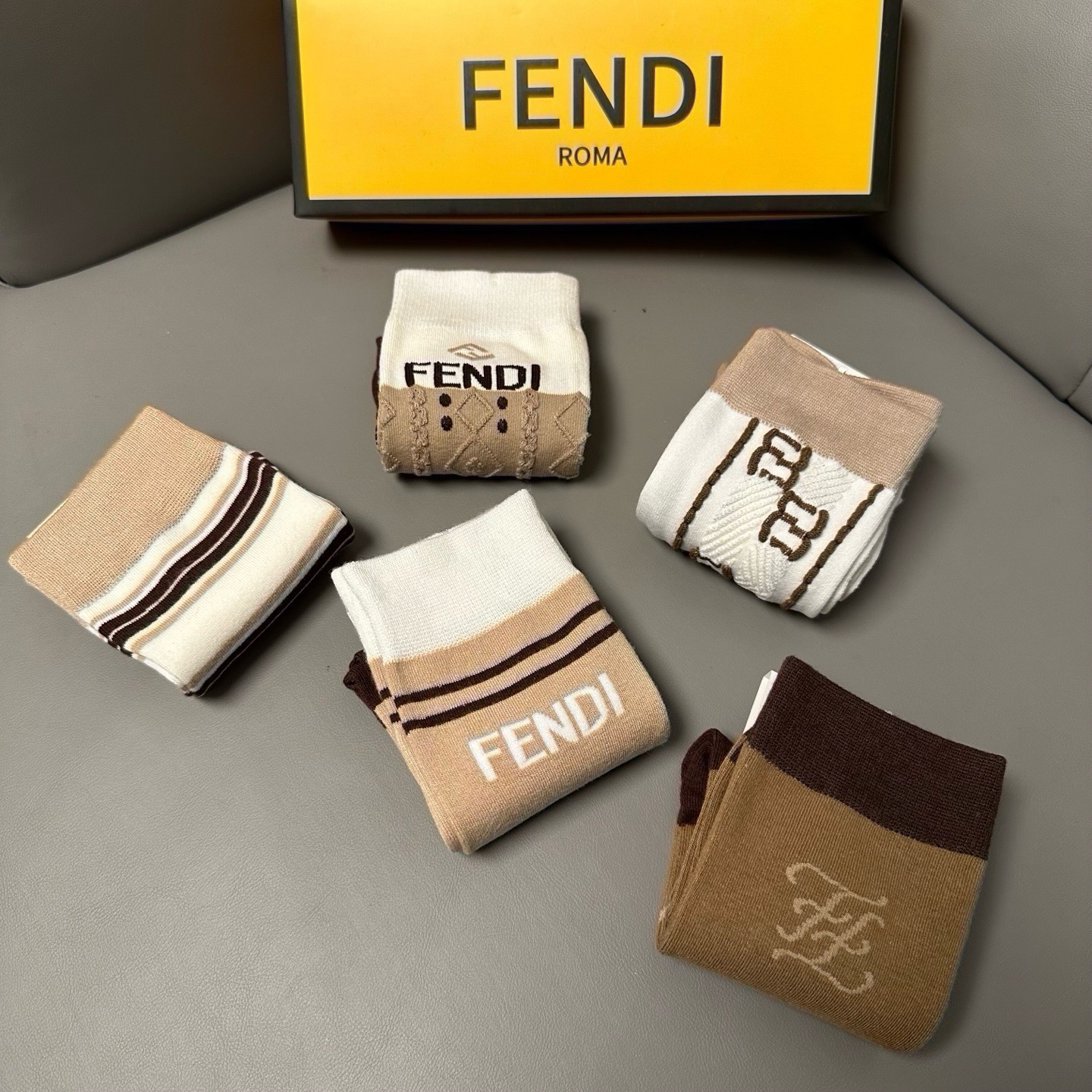 🆕FENDI · 芬迪❗️老佛爷家新品长筒袜子❗️【一盒五双】超级经典的双F标志，竹棉材质制造，透气舒适，超级nice❗