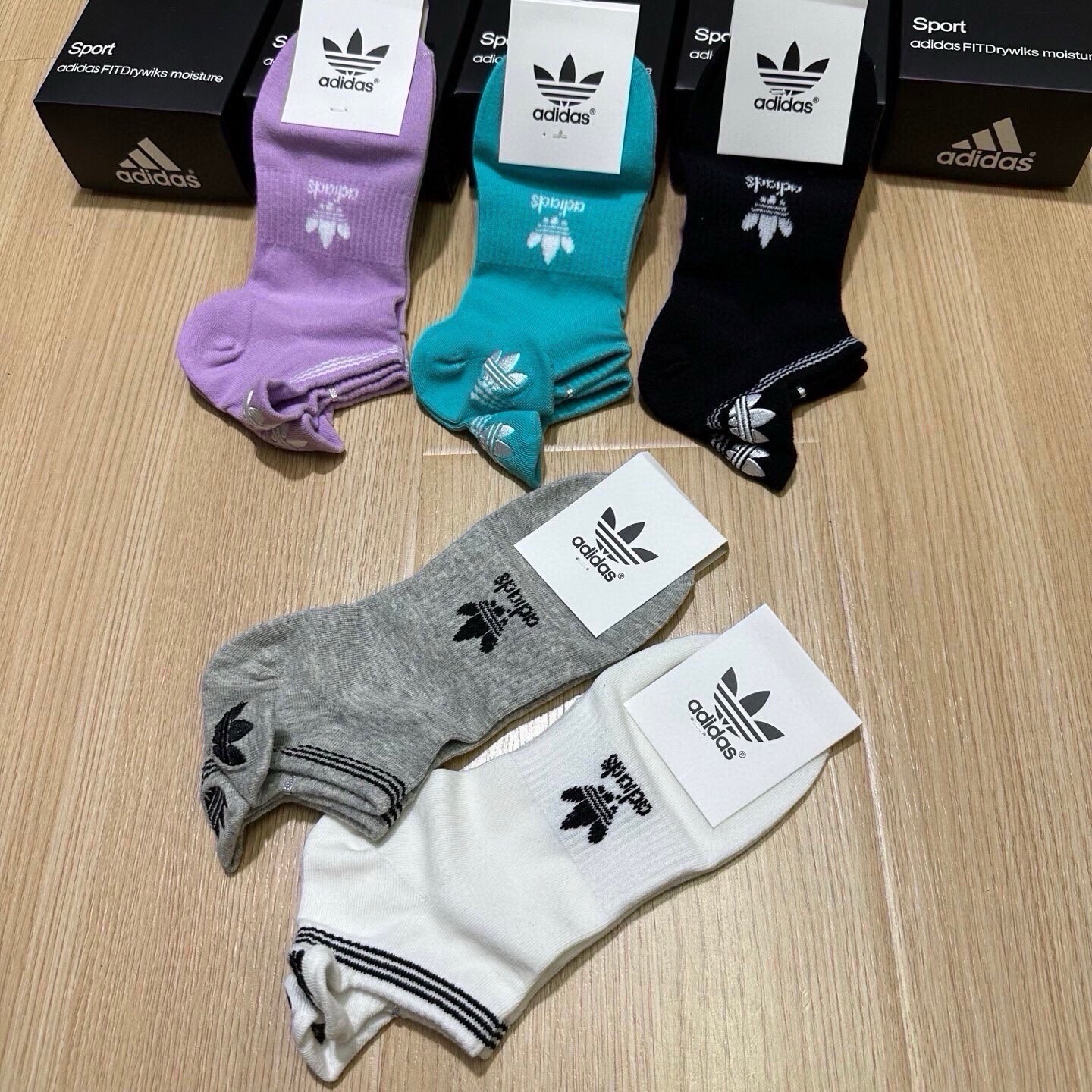 🆕Adidas · 阿迪达斯❗️火爆全网的三叶草❗️☘️logo超级nice❗️❗️设计惊艳绝伦超级好看❗️ins今年超
