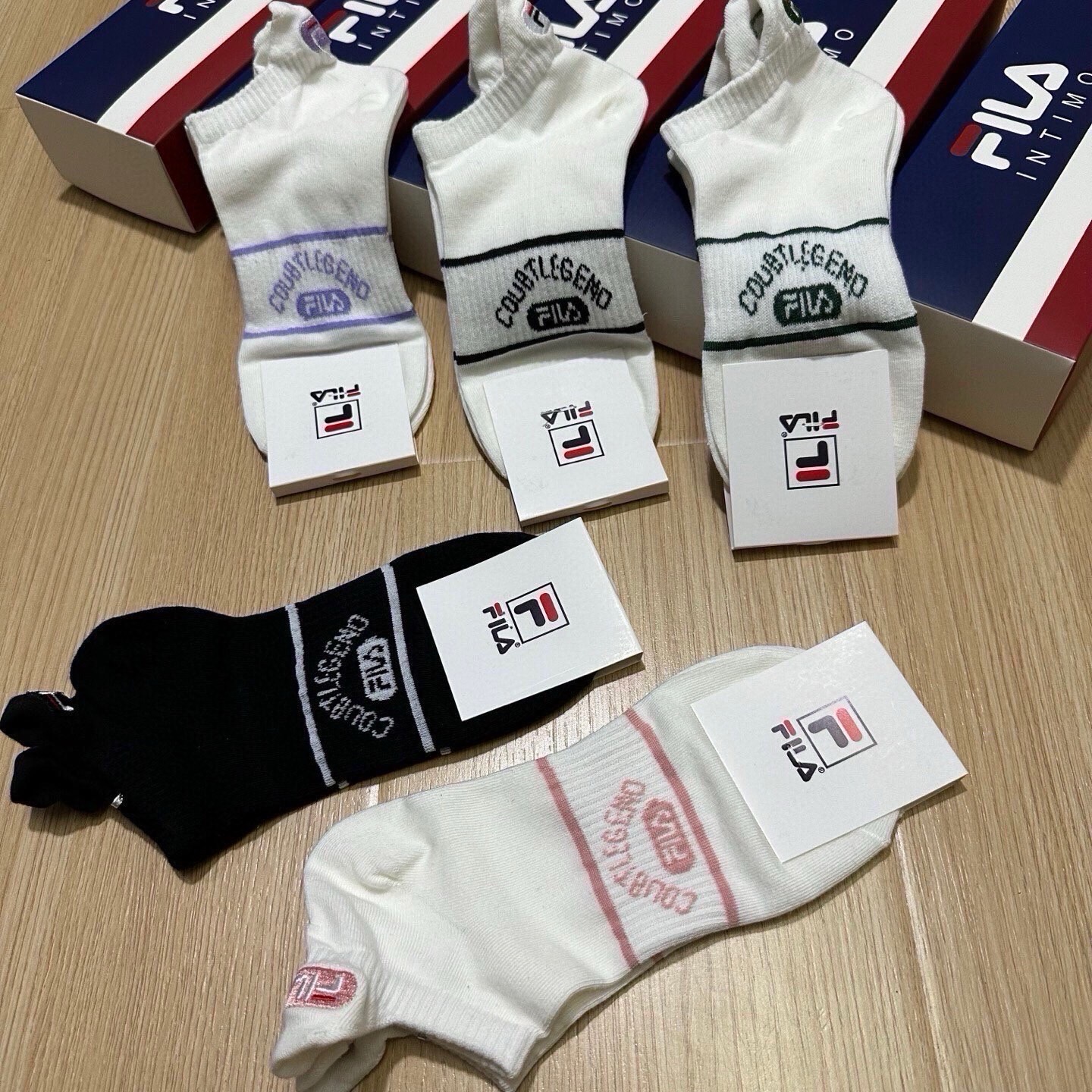 🆕FILA · 菲乐 · 新品女款袜子❗️【一盒五双】提花经典标志，超柔软舒适，超火爆小单品，大牌出街，潮人必备🔥超好搭