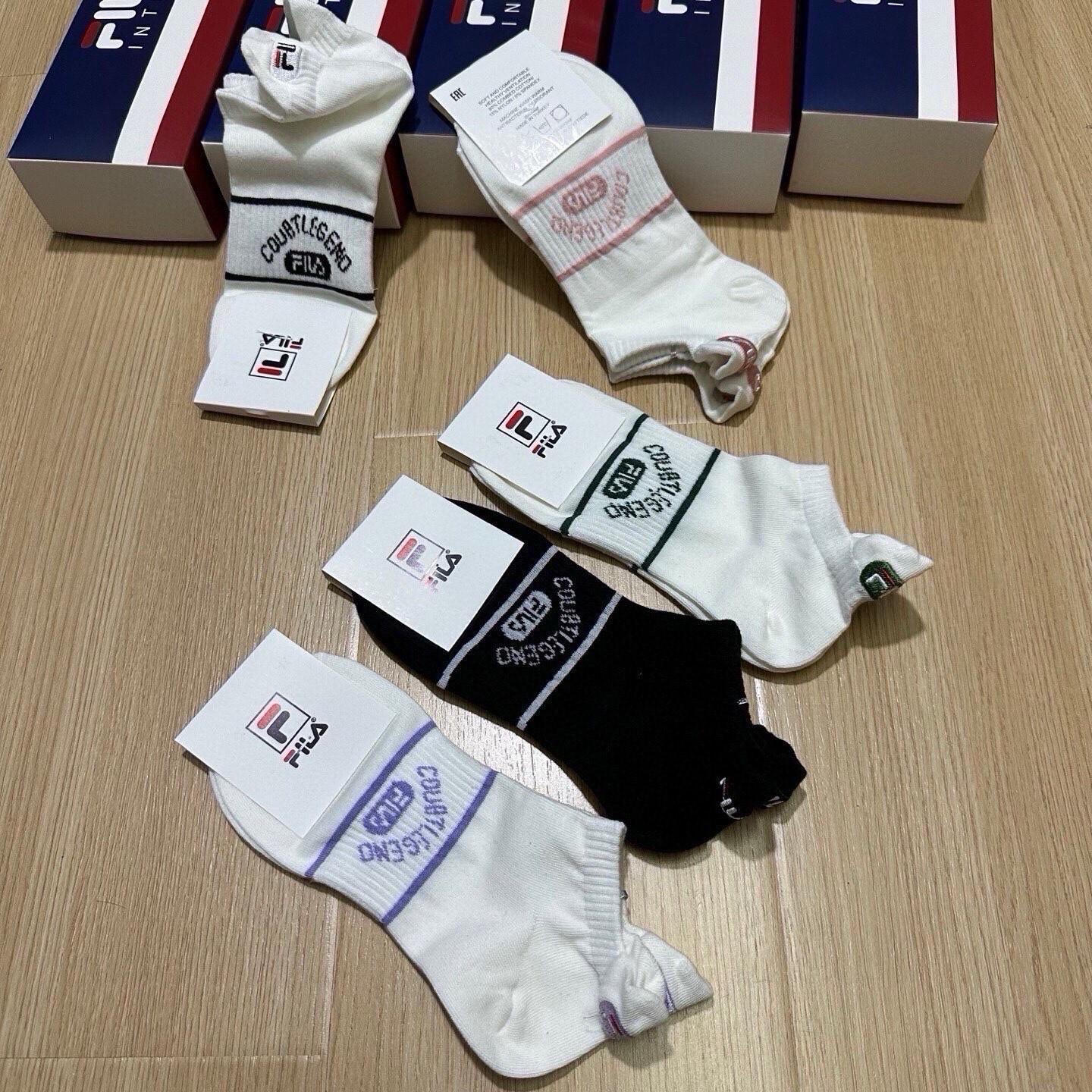 🆕FILA · 菲乐 · 新品女款袜子❗️【一盒五双】提花经典标志，超柔软舒适，超火爆小单品，大牌出街，潮人必备🔥超好搭