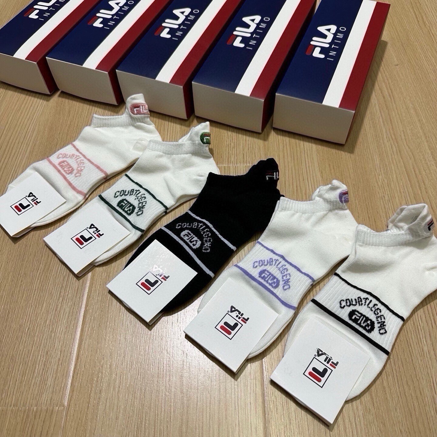 🆕FILA · 菲乐 · 新品女款袜子❗️【一盒五双】提花经典标志，超柔软舒适，超火爆小单品，大牌出街，潮人必备🔥超好搭