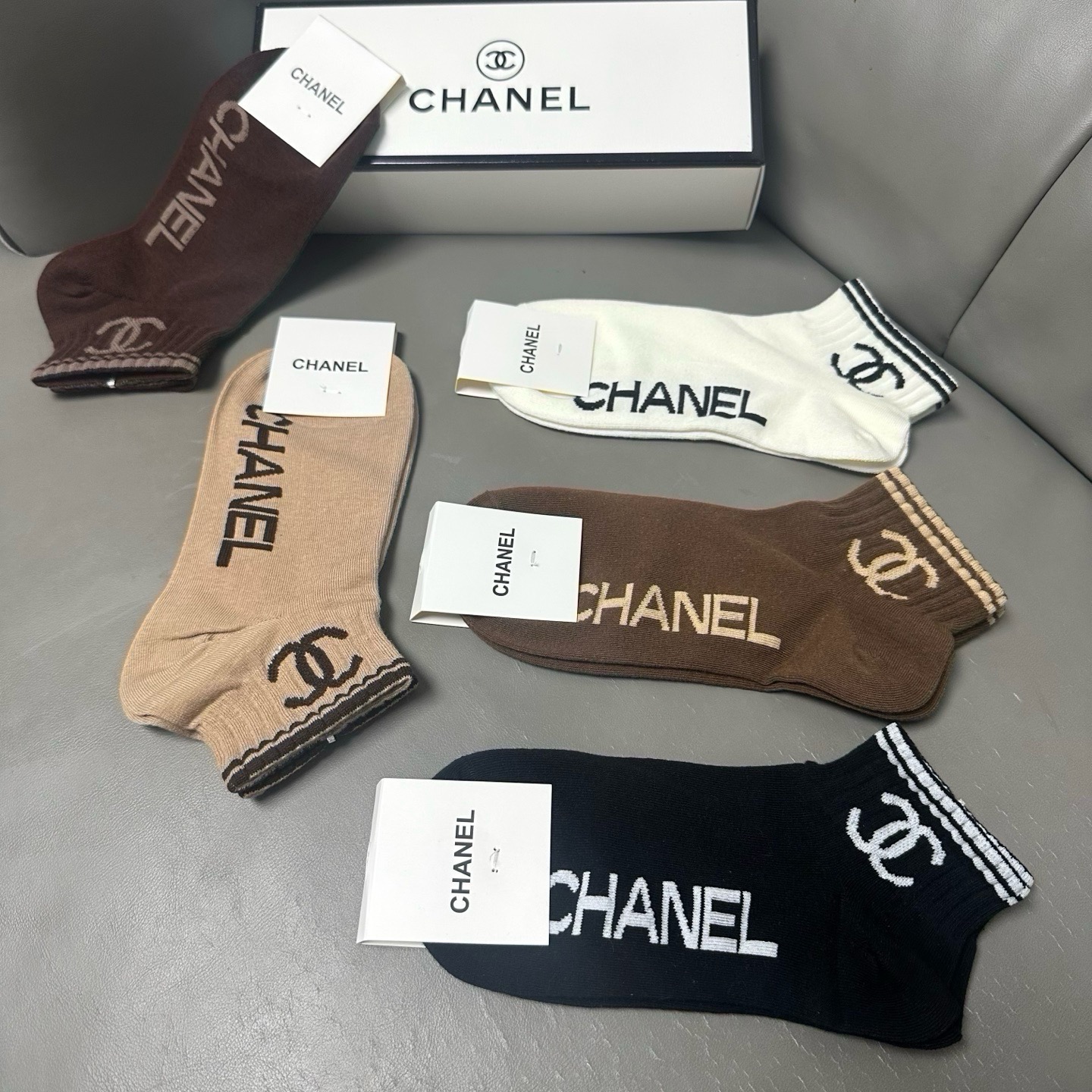 🆕CHANEL · 香奈儿❗️小香新品女款袜子❗️【一盒五双】纯棉材质，柔软舒适透气，经典双C标识，炒鸡nice，大牌出