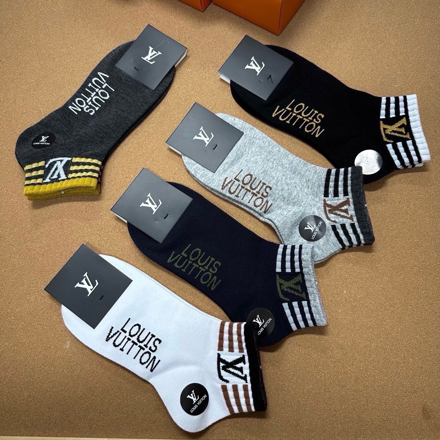 🆕Louis Vuitton · 路易威登❗️驴家新品男款袜子❗️【一盒五双】提花驴家经典logo，纯棉材质制造，透气舒