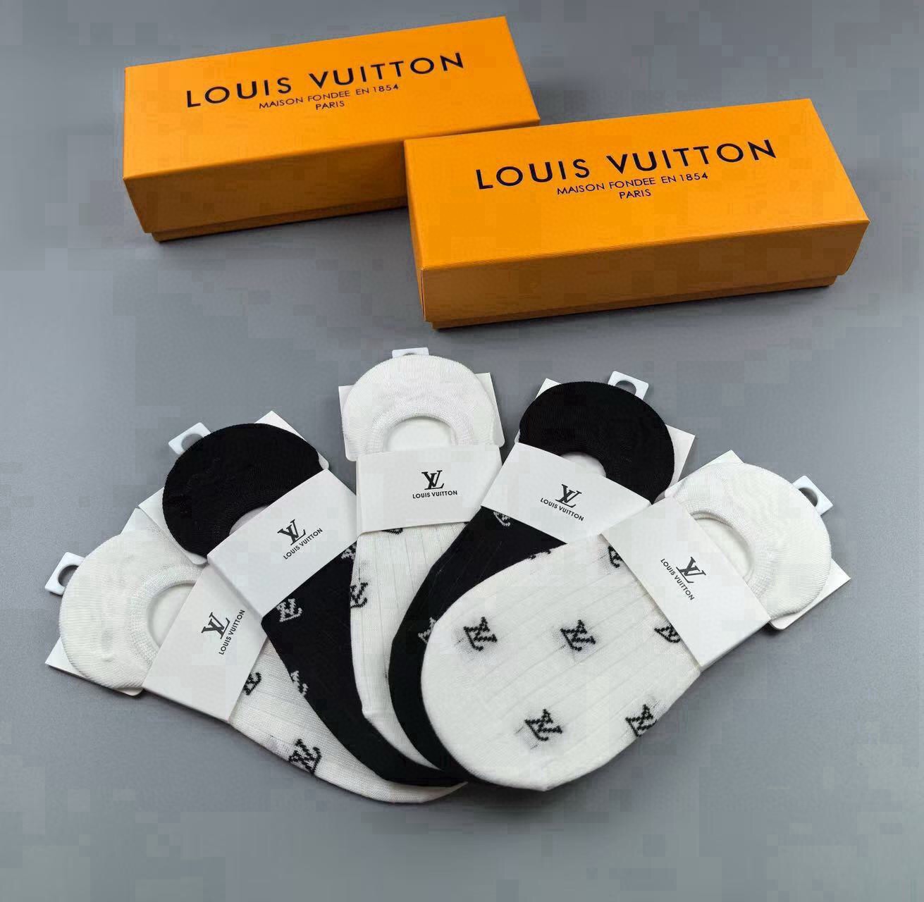 🆕Louis Vuitton · 路易威登❗️驴家新品女款隐形袜子❗【一盒五双】提花经典标志，纯棉材质，超舒适超美腻❗️