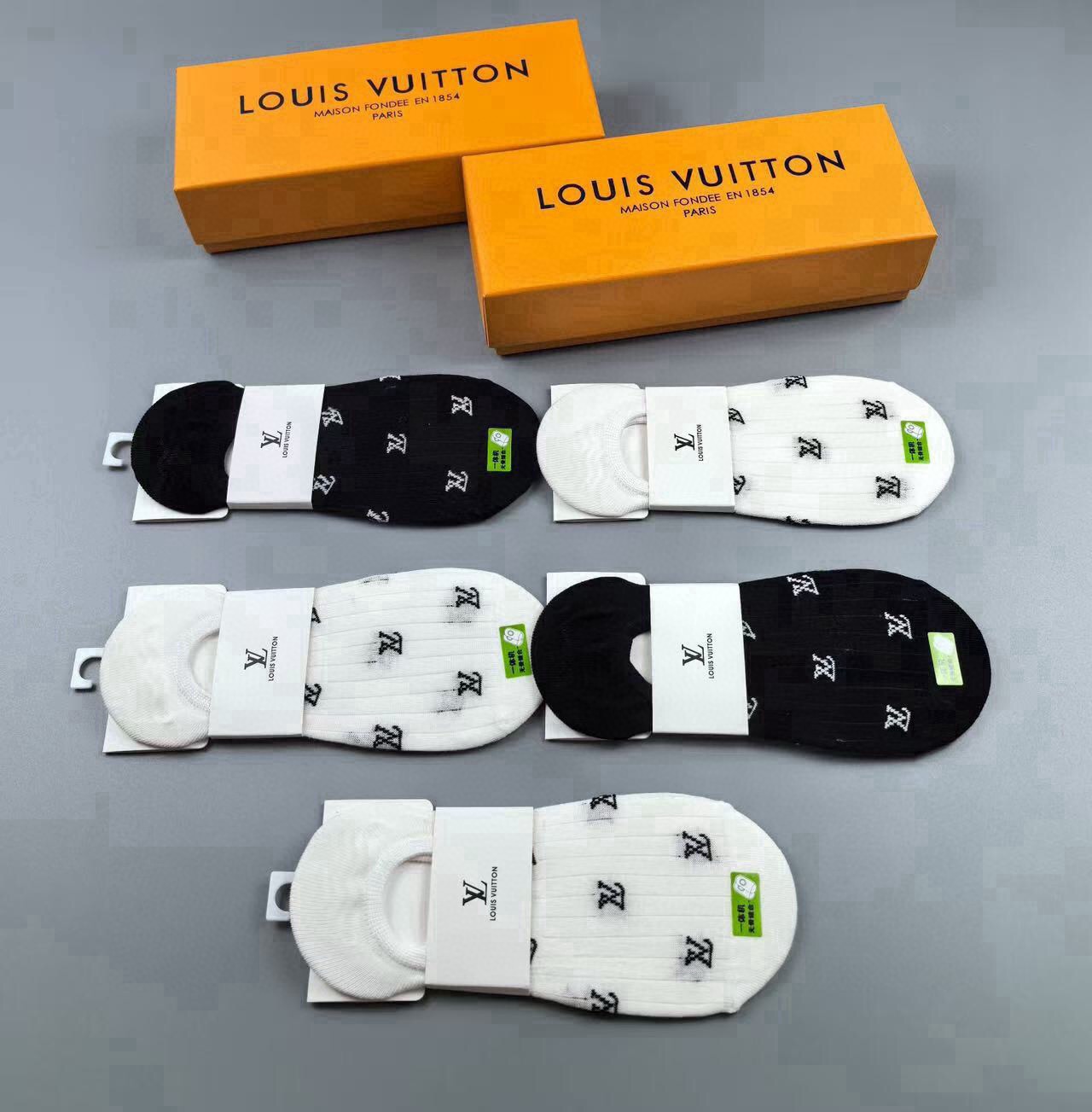 🆕Louis Vuitton · 路易威登❗️驴家新品女款隐形袜子❗【一盒五双】提花经典标志，纯棉材质，超舒适超美腻❗️