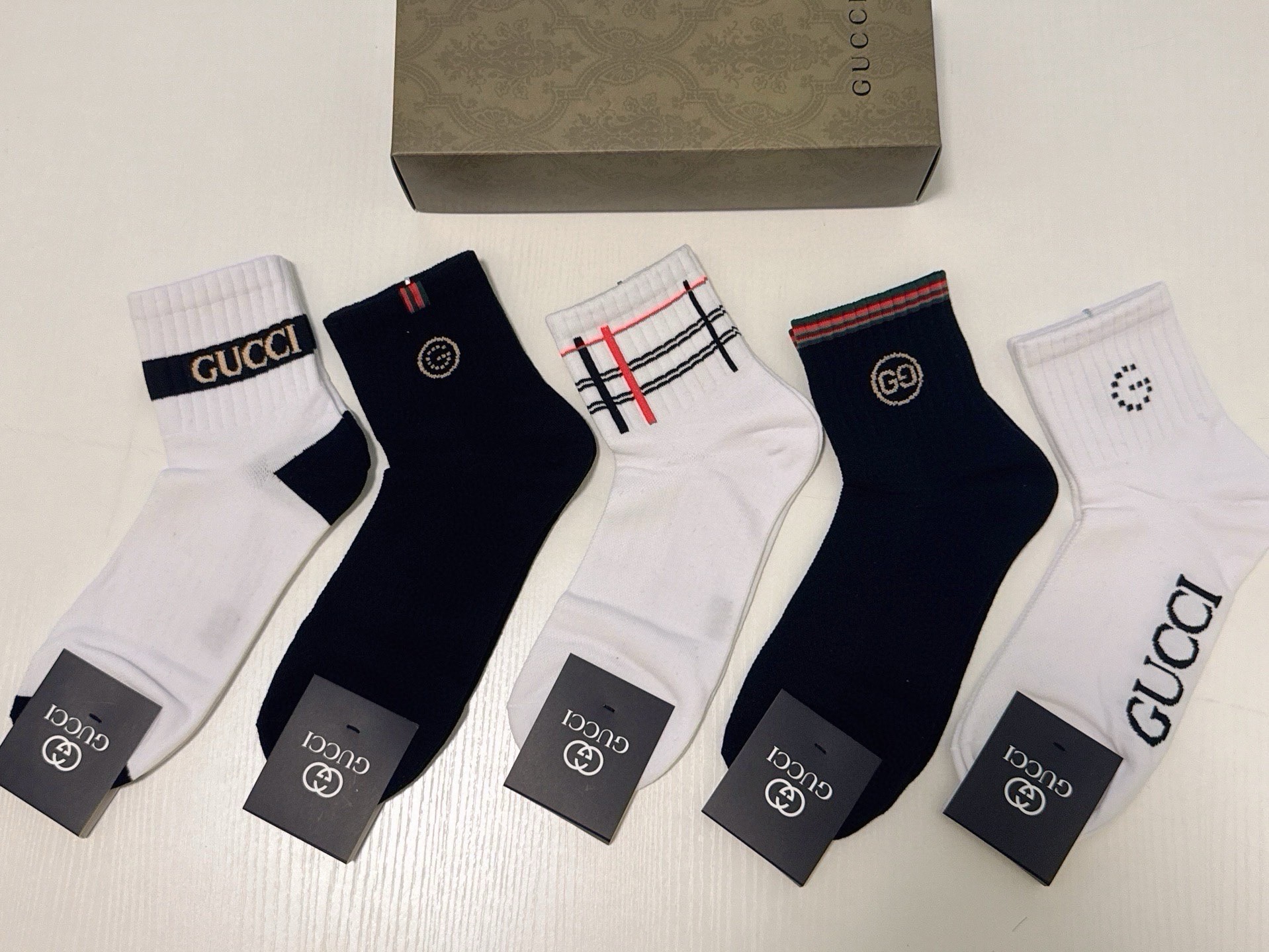 🆕Gucci · 古奇❗️G家新品袜子❗️【一盒五双】提花经典双G标志，超级nice，实物超漂亮，超火爆小单品，大牌出街