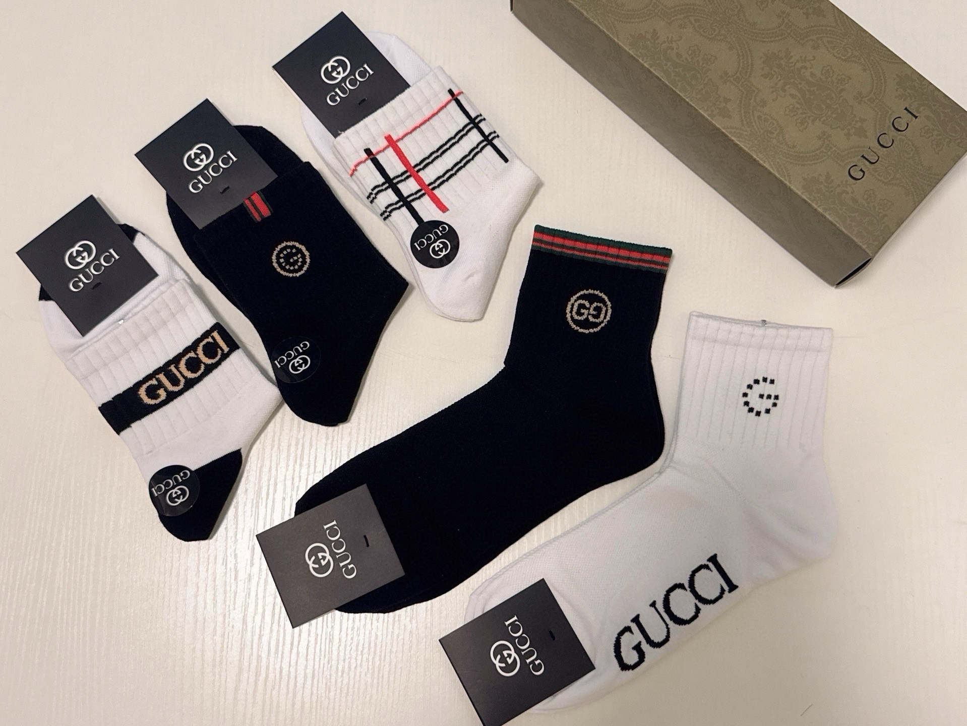🆕Gucci · 古奇❗️G家新品袜子❗️【一盒五双】提花经典双G标志，超级nice，实物超漂亮，超火爆小单品，大牌出街