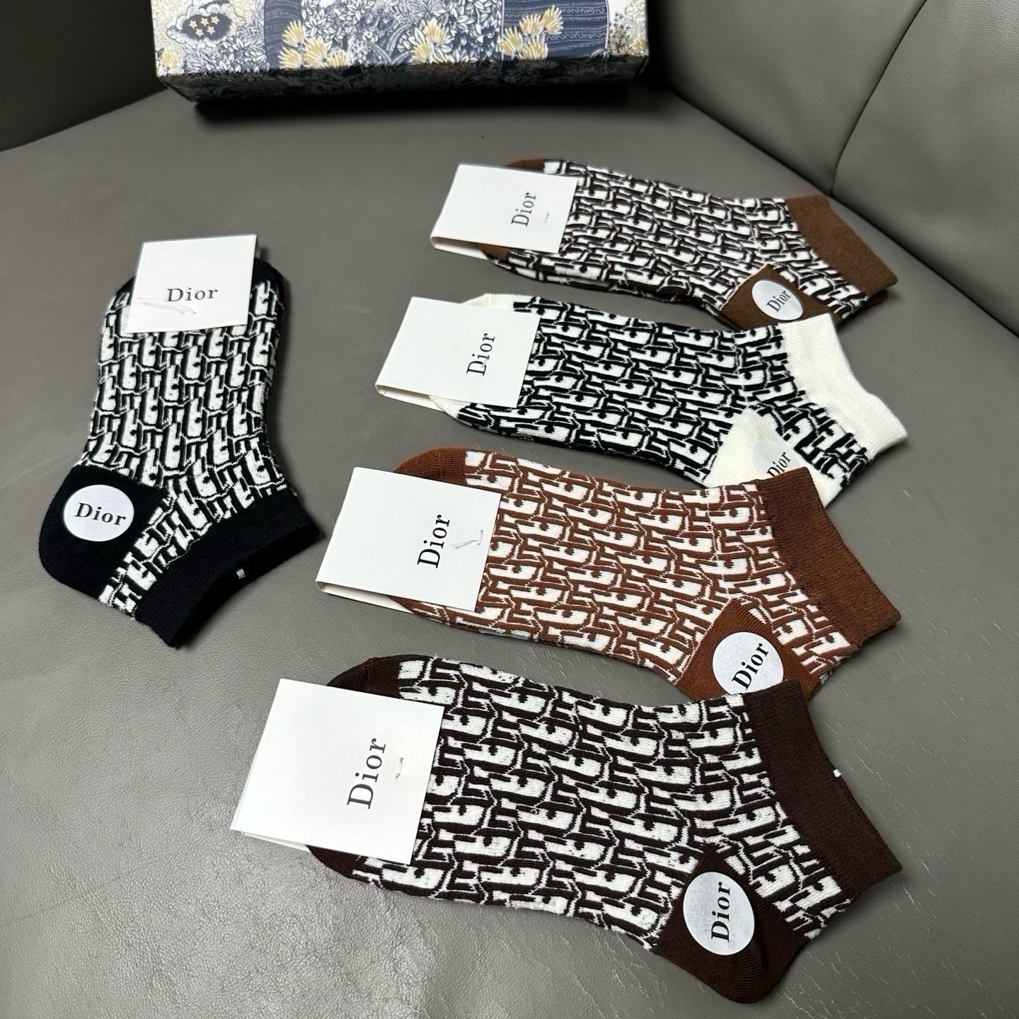 🆕Dior · 迪奥❗️D家新品女款船袜，【一盒五双】纯棉材质，上脚柔软舒适，经典的D家字母logo，炒鸡nice❗️大