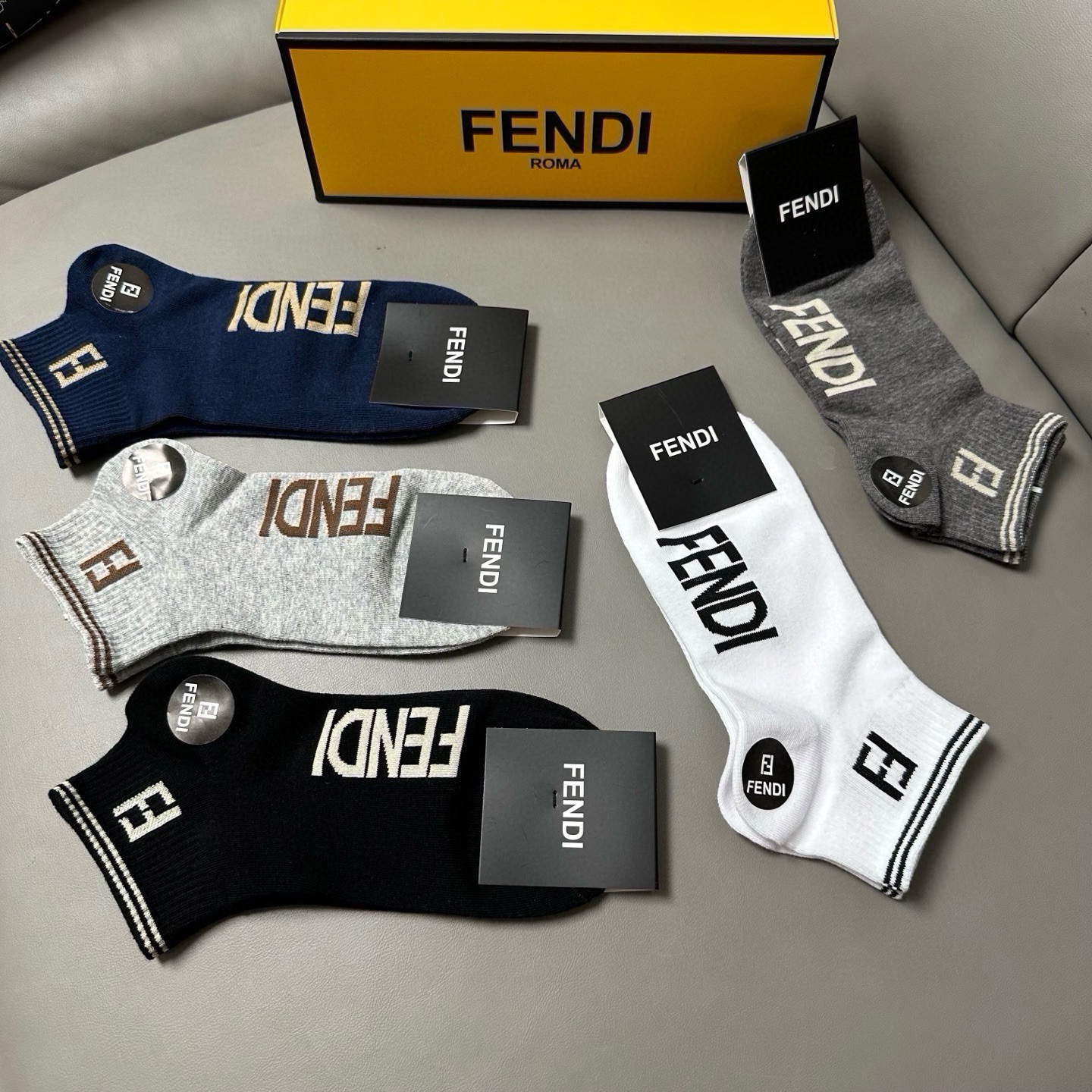 🆕FENDI · 芬迪❗️FF新品男款船袜❗️【一盒五双】提花经典的字母标志，纯棉材质制造，透气舒适，超级nice❗️超