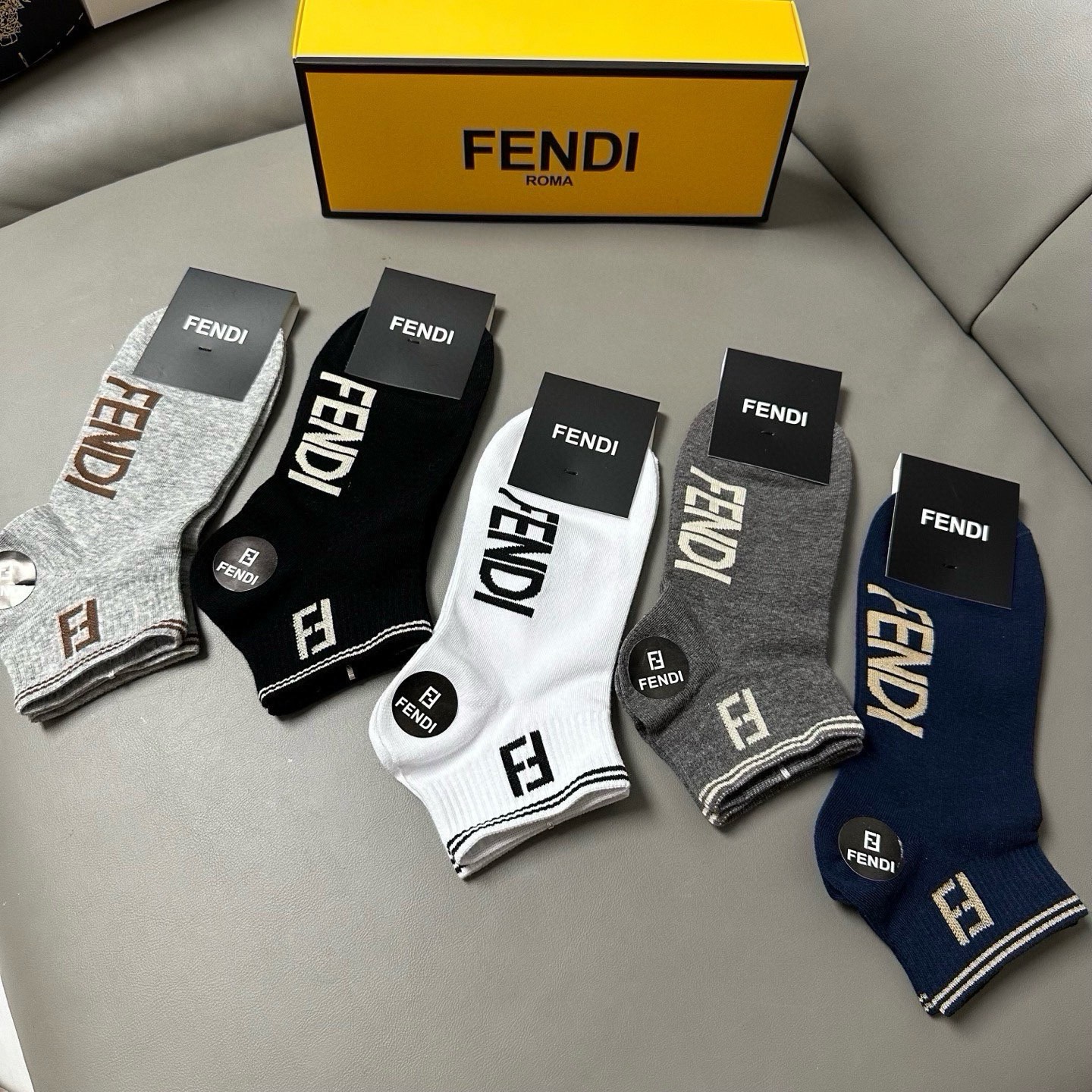 🆕FENDI · 芬迪❗️FF新品男款船袜❗️【一盒五双】提花经典的字母标志，纯棉材质制造，透气舒适，超级nice❗️超